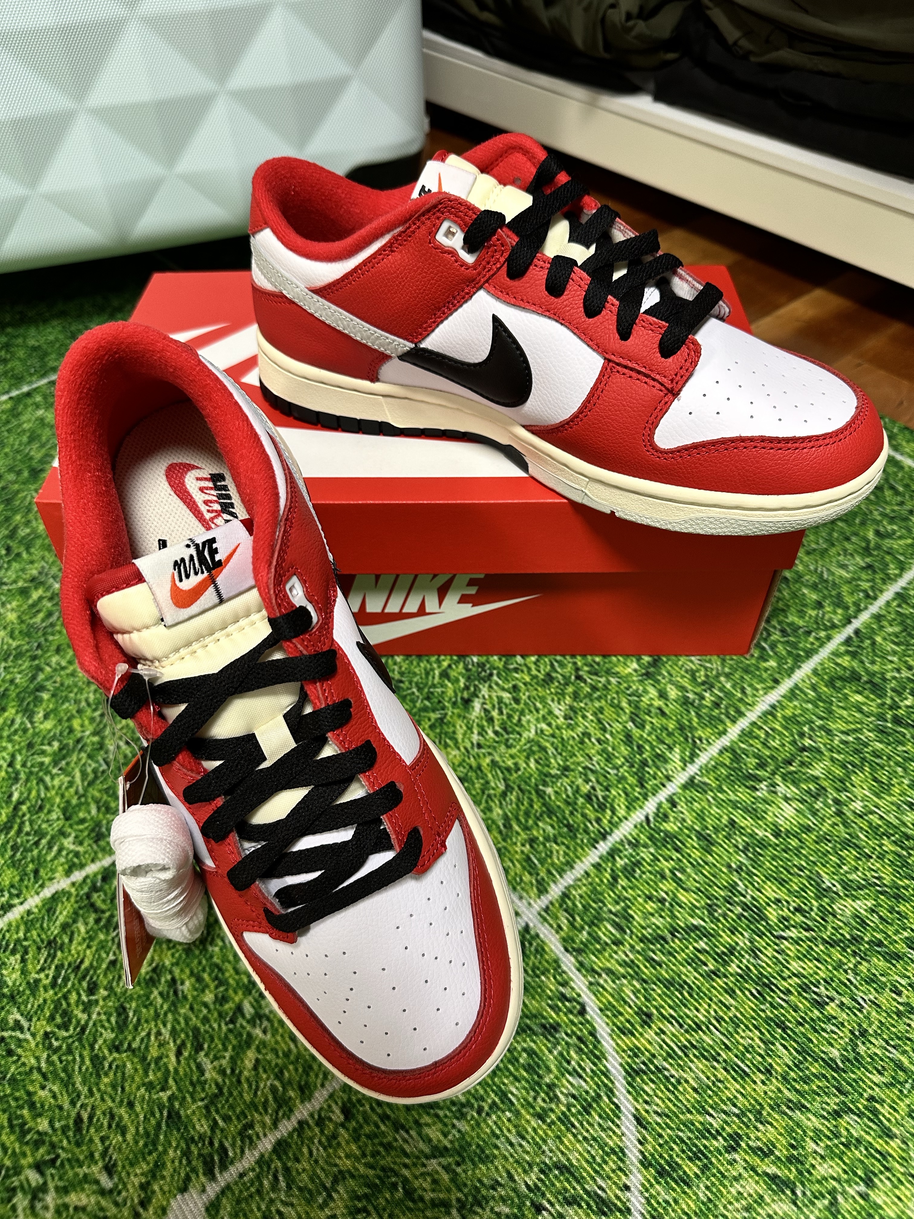 Nike Dunk Low Retro PRM University Red Black 착용 스타일