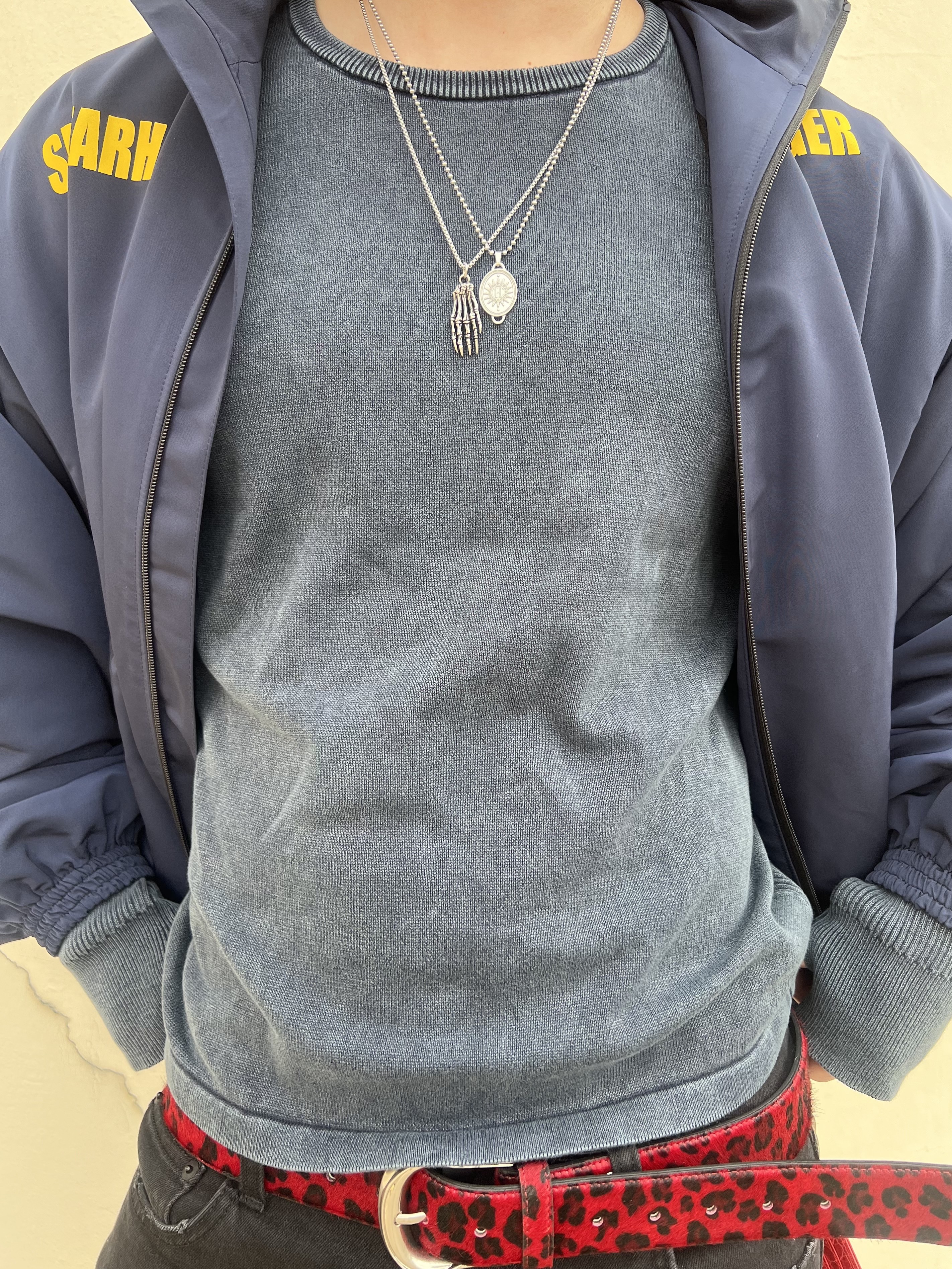 Undermycar Maigan Padded Shoulder Zip-Up Blouson India Ink - 23FW, Undermycar Calf Hair Module Belt Strap Red Leopard 착용 스타일 - 4