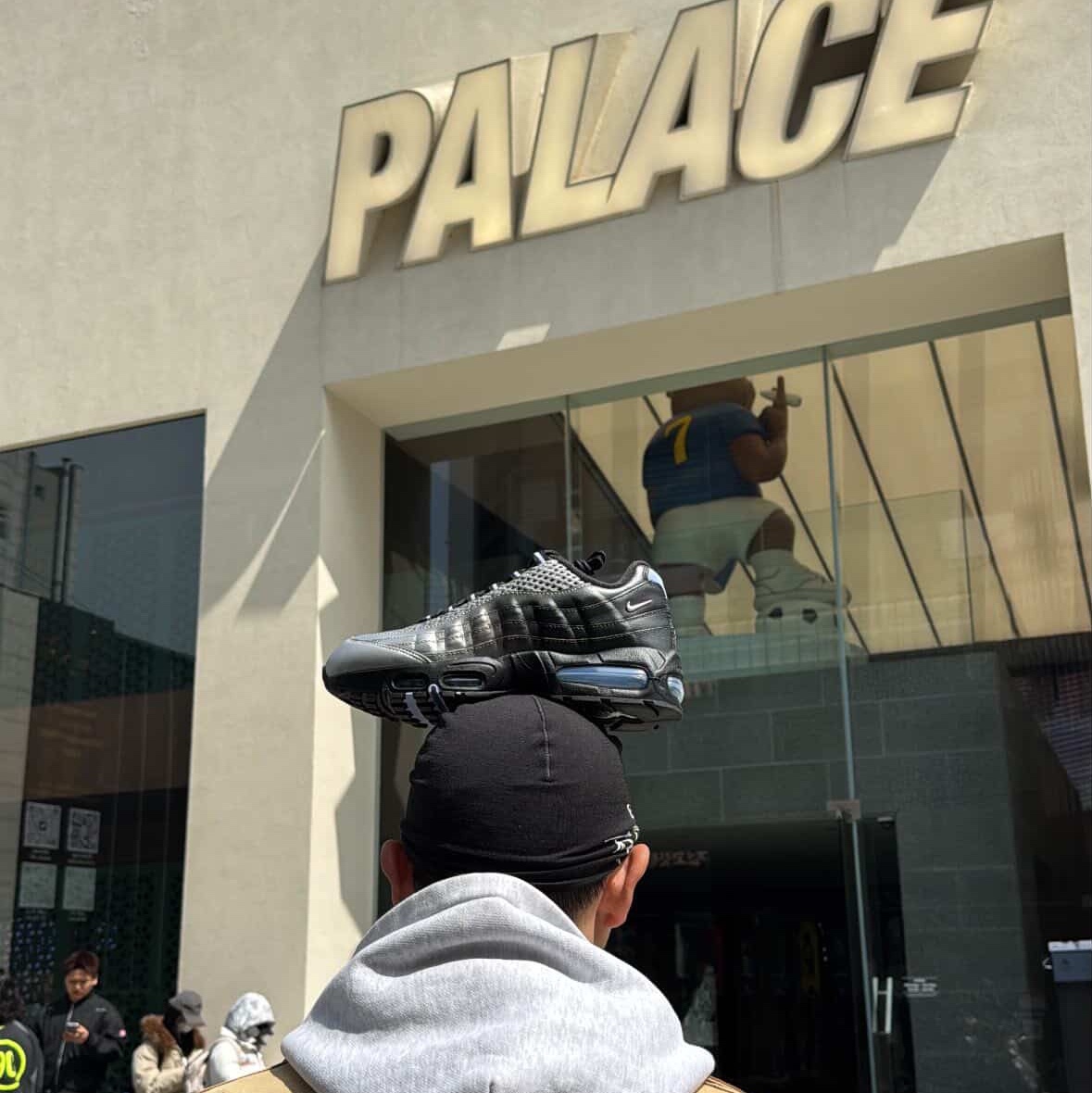 Nike x Palace Air Max 95 Metallic Silver Aluminum 착용 스타일