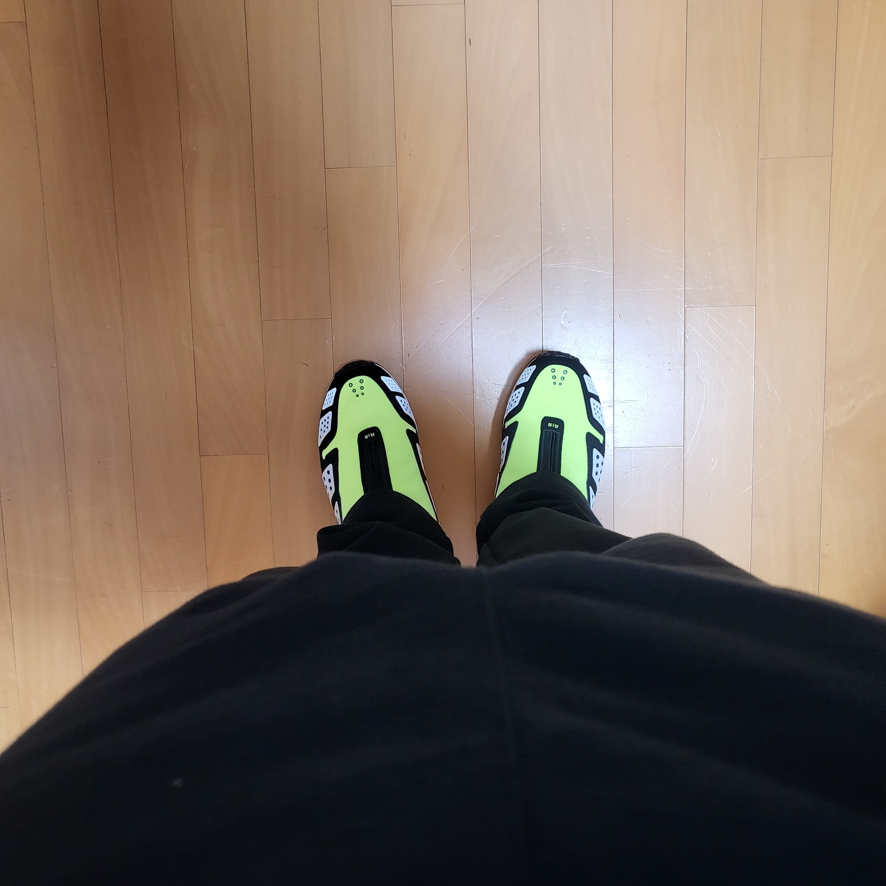(W) Nike Air Max SNDR Volt and Black 착용 스타일