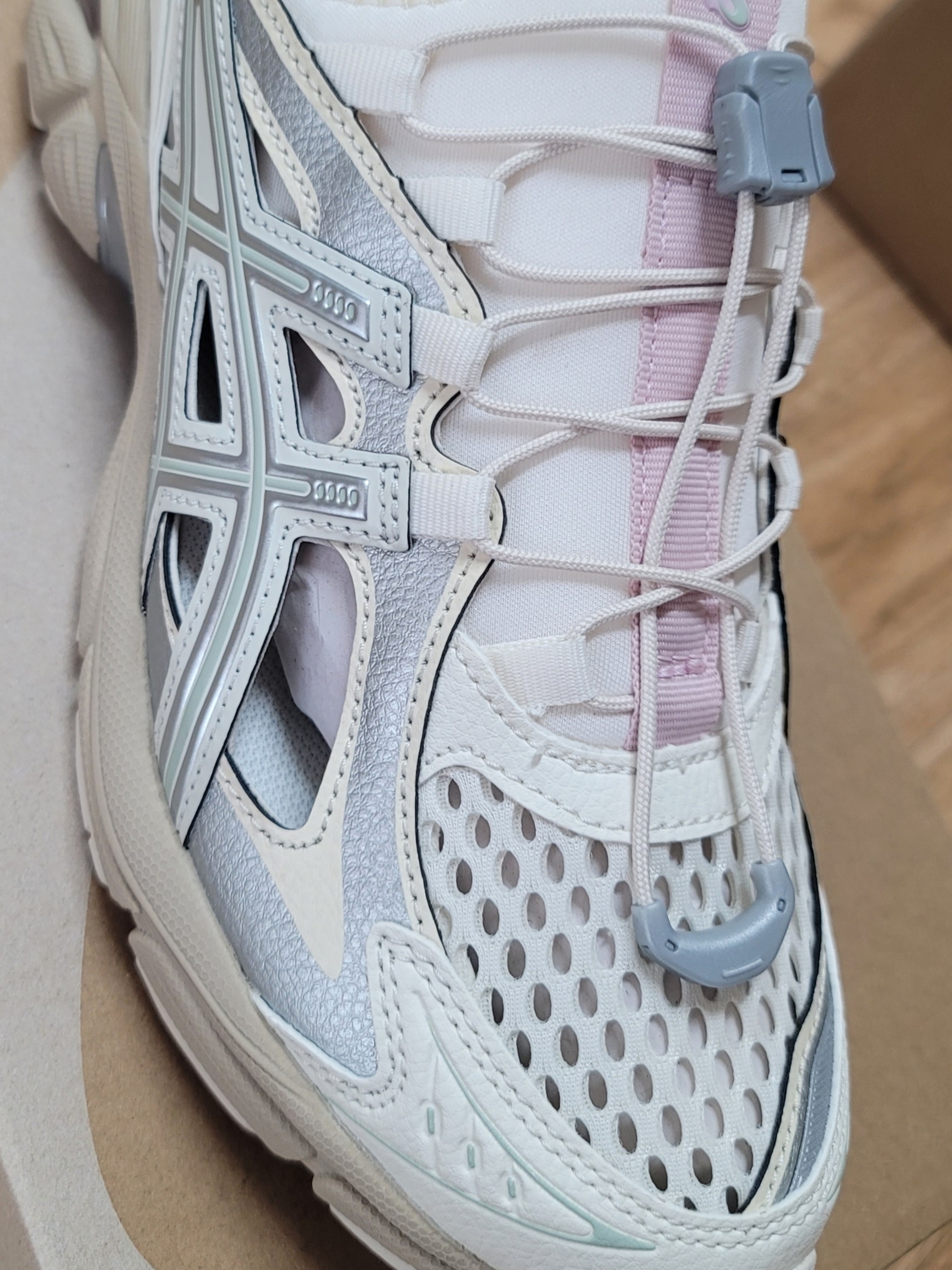 Asics GT-2160 Breeze Cream Pure Silver 착용 스타일