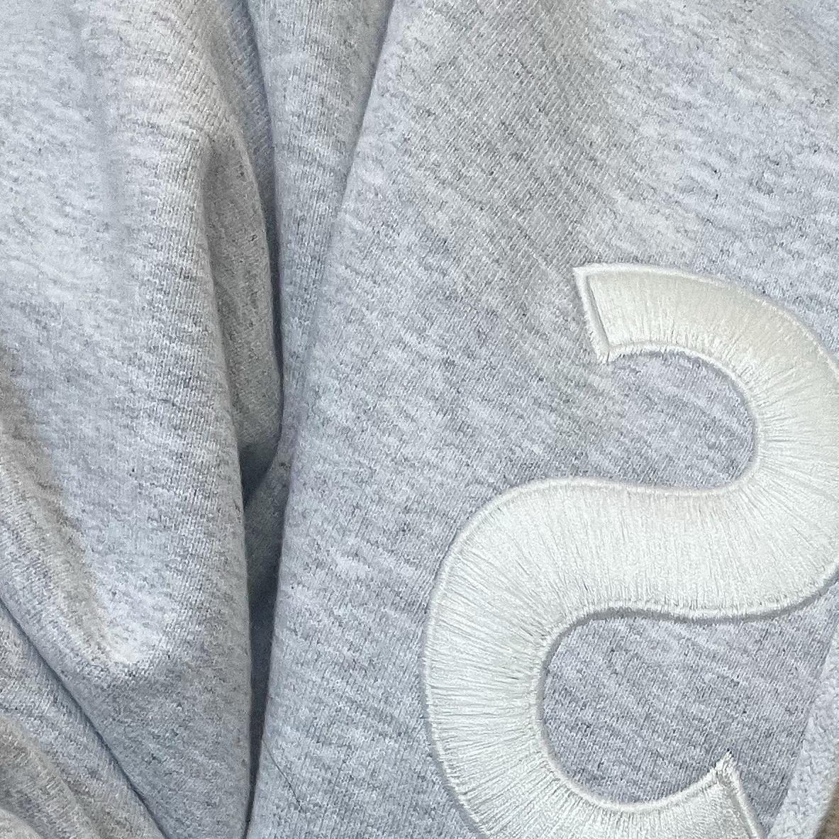 Supreme S Logo Zip Up Hooded Sweatshirt Ash Grey - 24FW 착용 스타일