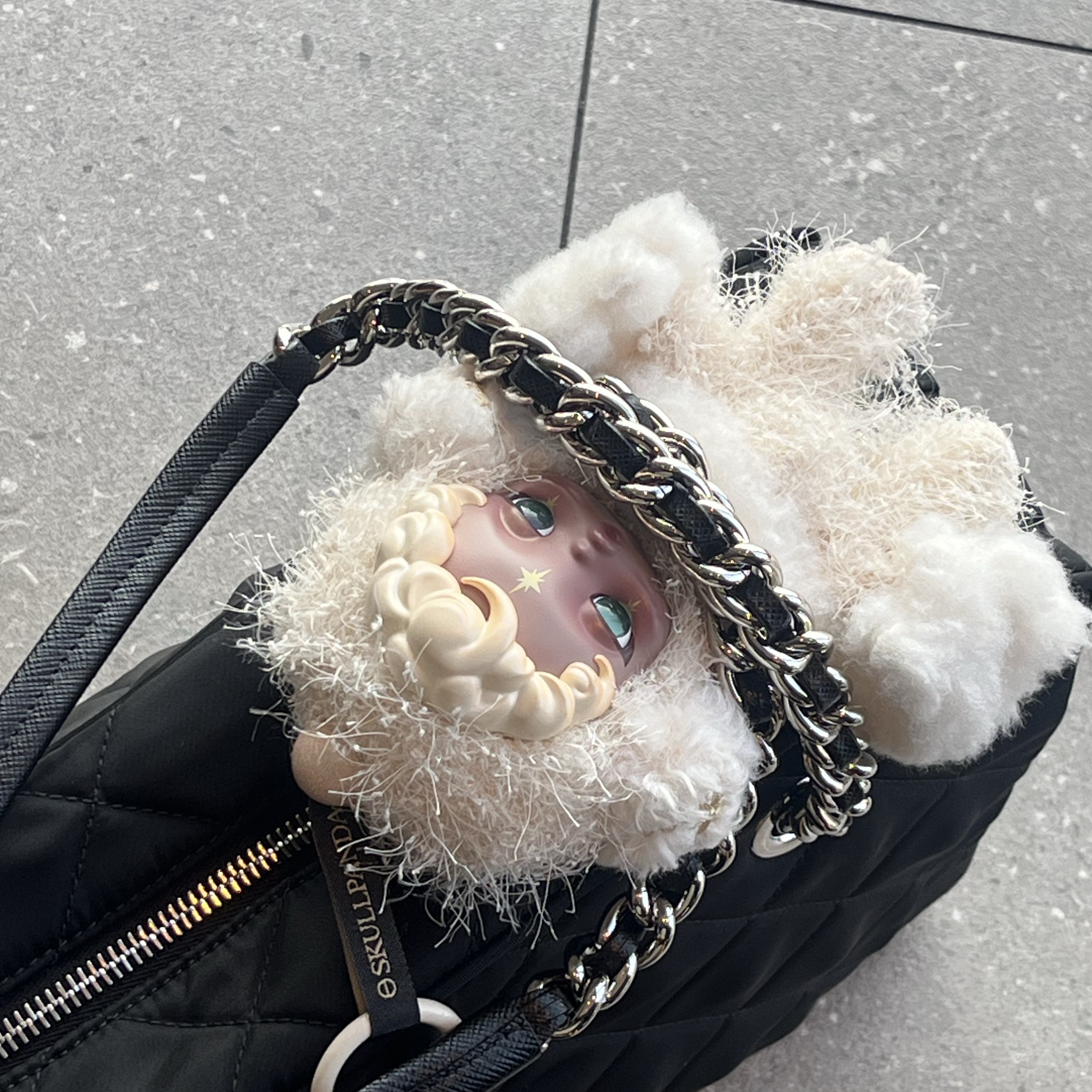 Prada Pocono Nylon Quilted Chain Shoulder Bag Black, Pop Mart Skullpanda You Found Me ! Series Plush Doll Pendant Sandman (Opened Case) 착용 스타일 - 1