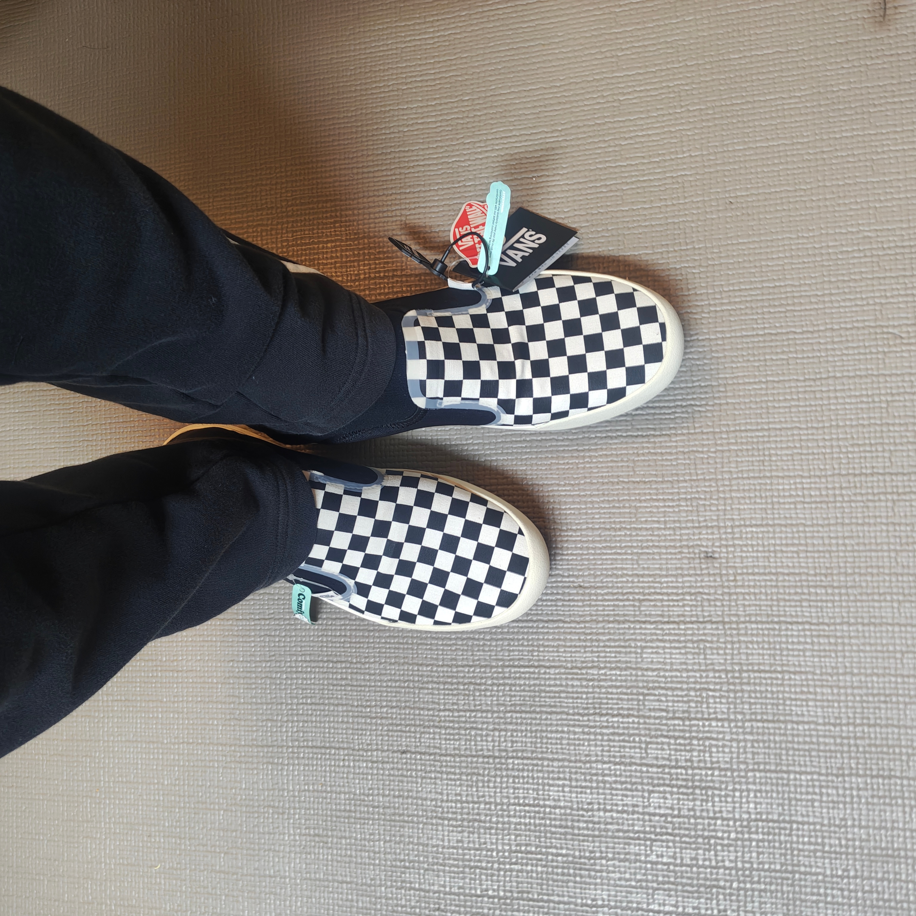 Vans Checkerboard Comfycush One Black 착용 스타일 - 2