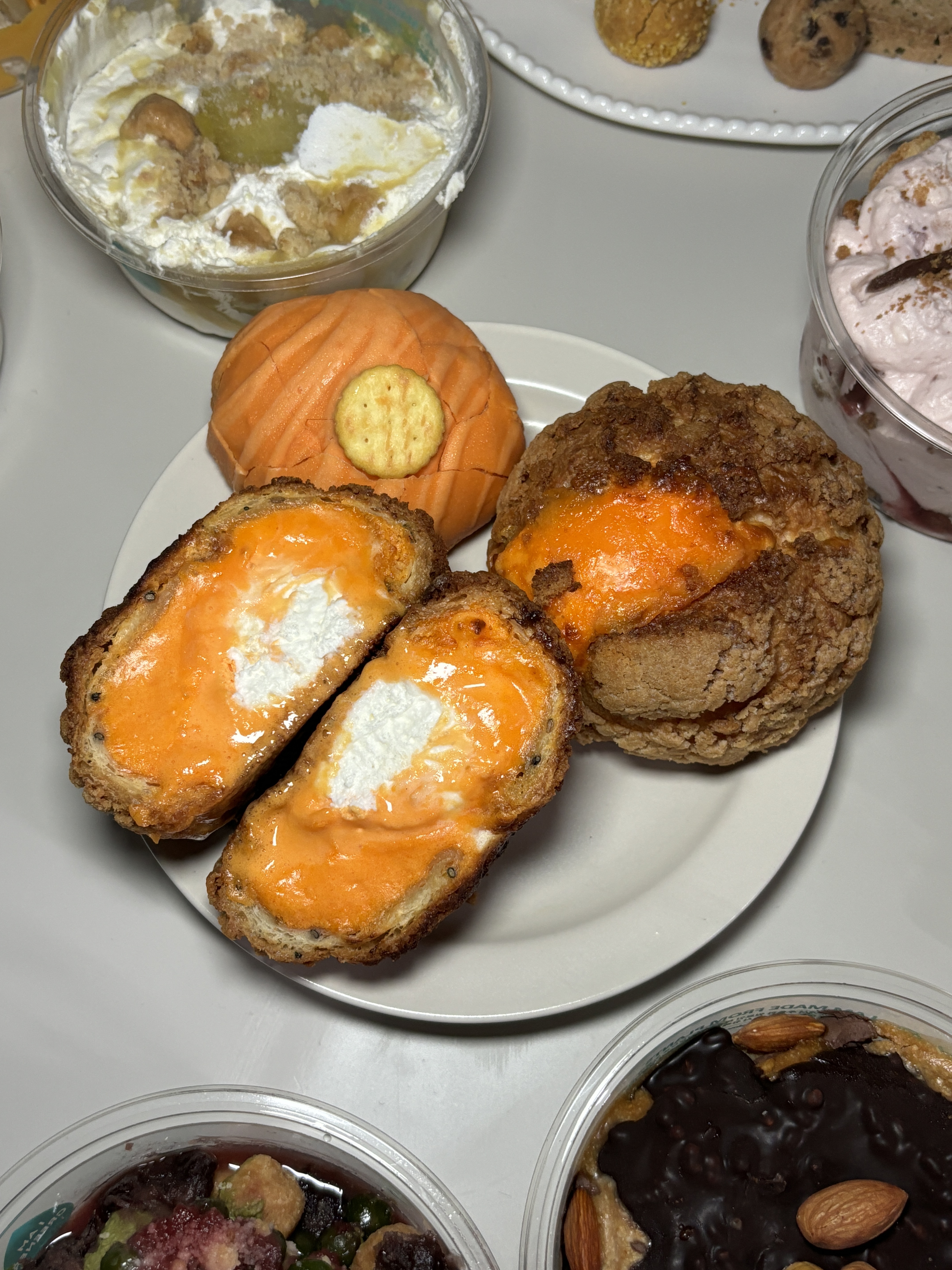 [KREAM 단독] CREAMY Yellow Cheese Mochi Puyo & Choux 5-Piece Set 착용 스타일 - 2