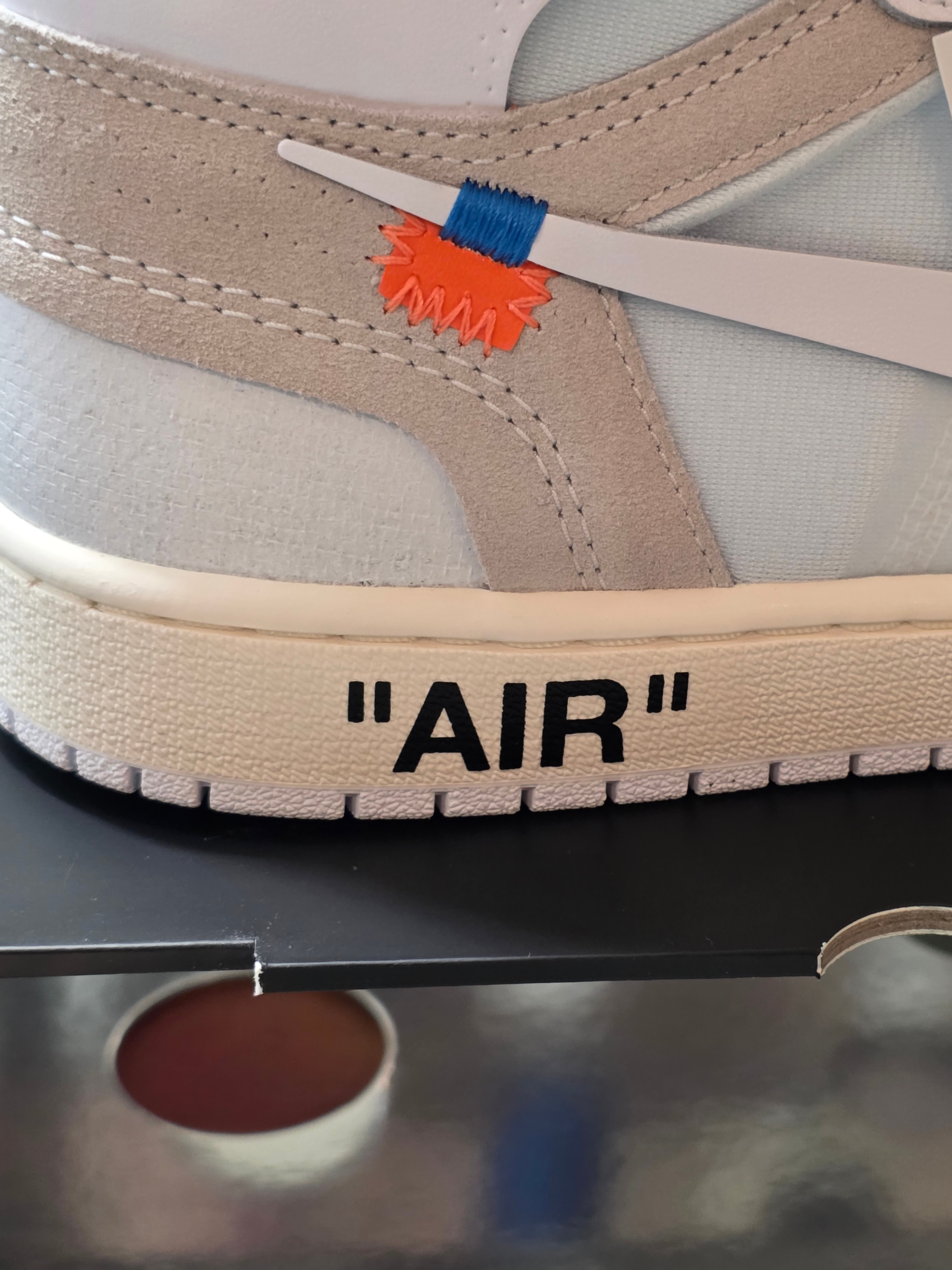 Jordan 1 x Virgil Abloh Archive Retro High Alaska White, Gucci 450950 GG Supreme Snake Tote Shoulder Bag 착용 스타일 - 4