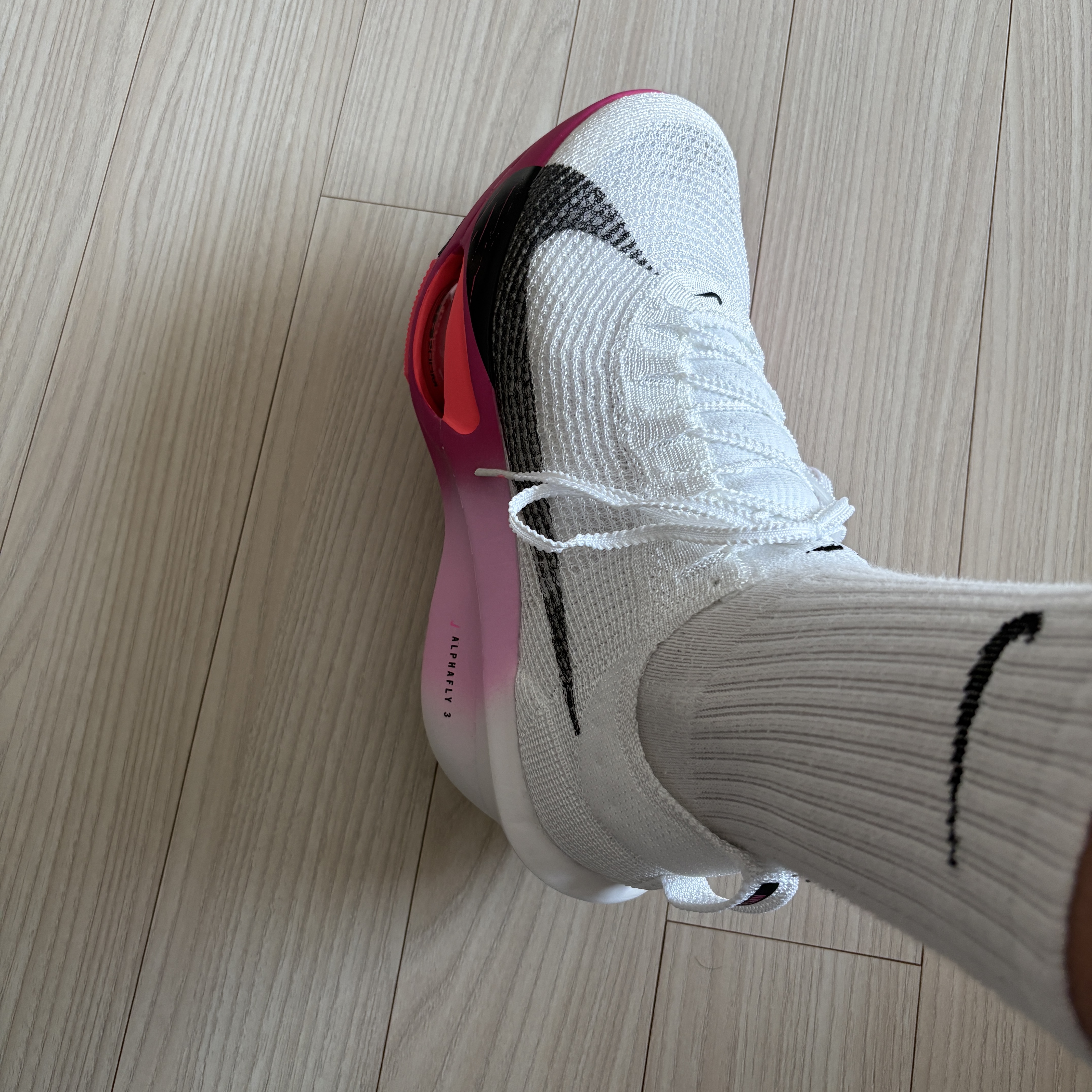Nike Air Zoom Alphafly Next% 3 Hyper Pink 착용 스타일 - 2