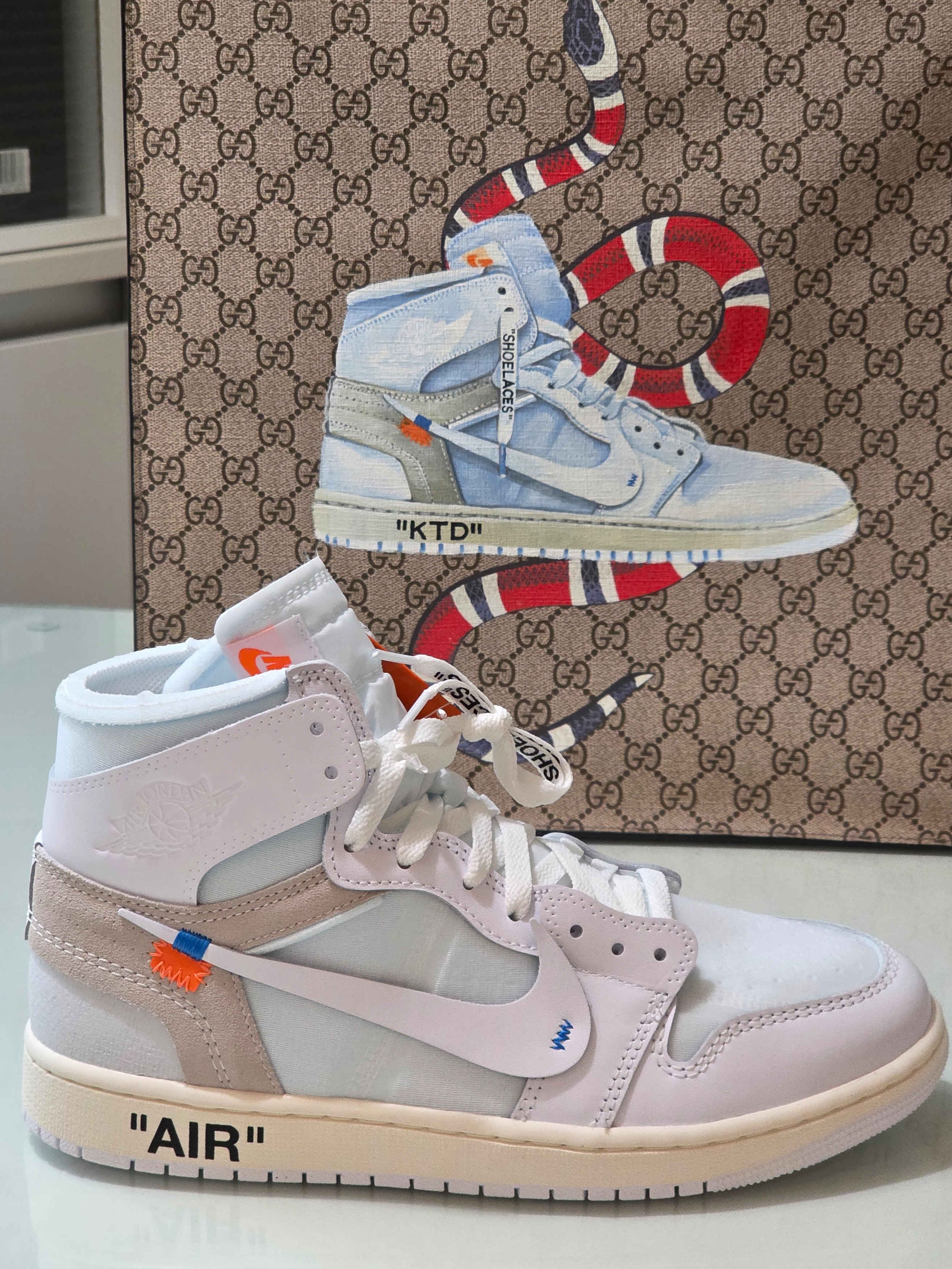 Jordan 1 x Virgil Abloh Archive Retro High Alaska White, Gucci 450950 GG Supreme Snake Tote Shoulder Bag 착용 스타일 - 1