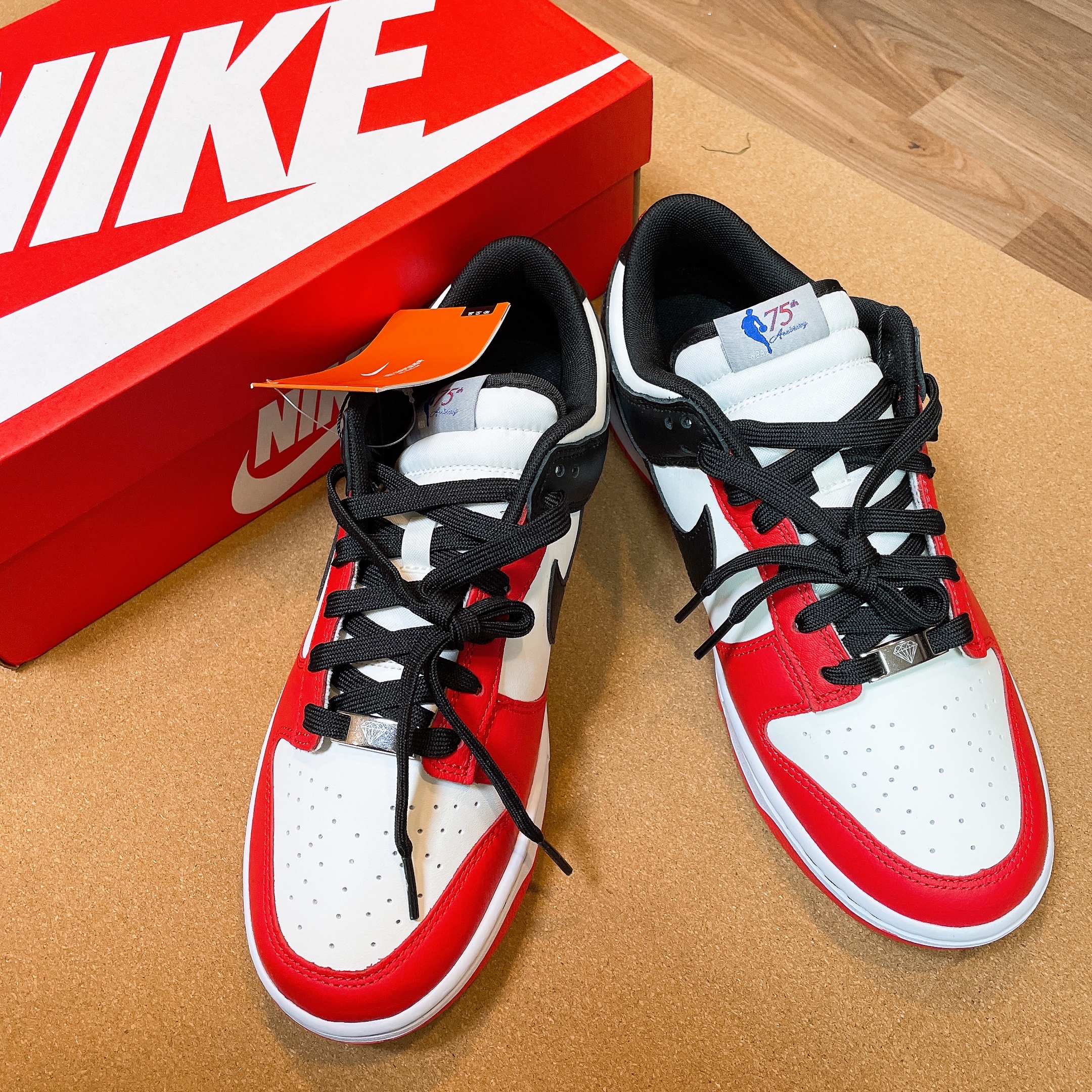 Nike x NBA Dunk Low Retro EMB Black and Chile Red 착용 스타일