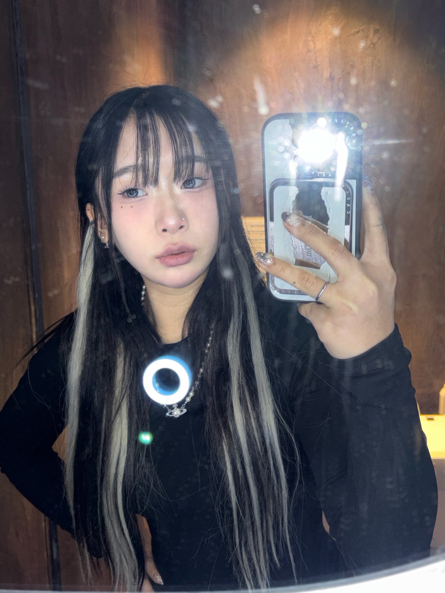 Vivienne Westwood Mini Pearl Bas Relief Necklace Silver, Castify x Matin Kim iPhone Paper Magsafe Compatible Mirror Case Silver Mirror Black Bumper 착용 스타일