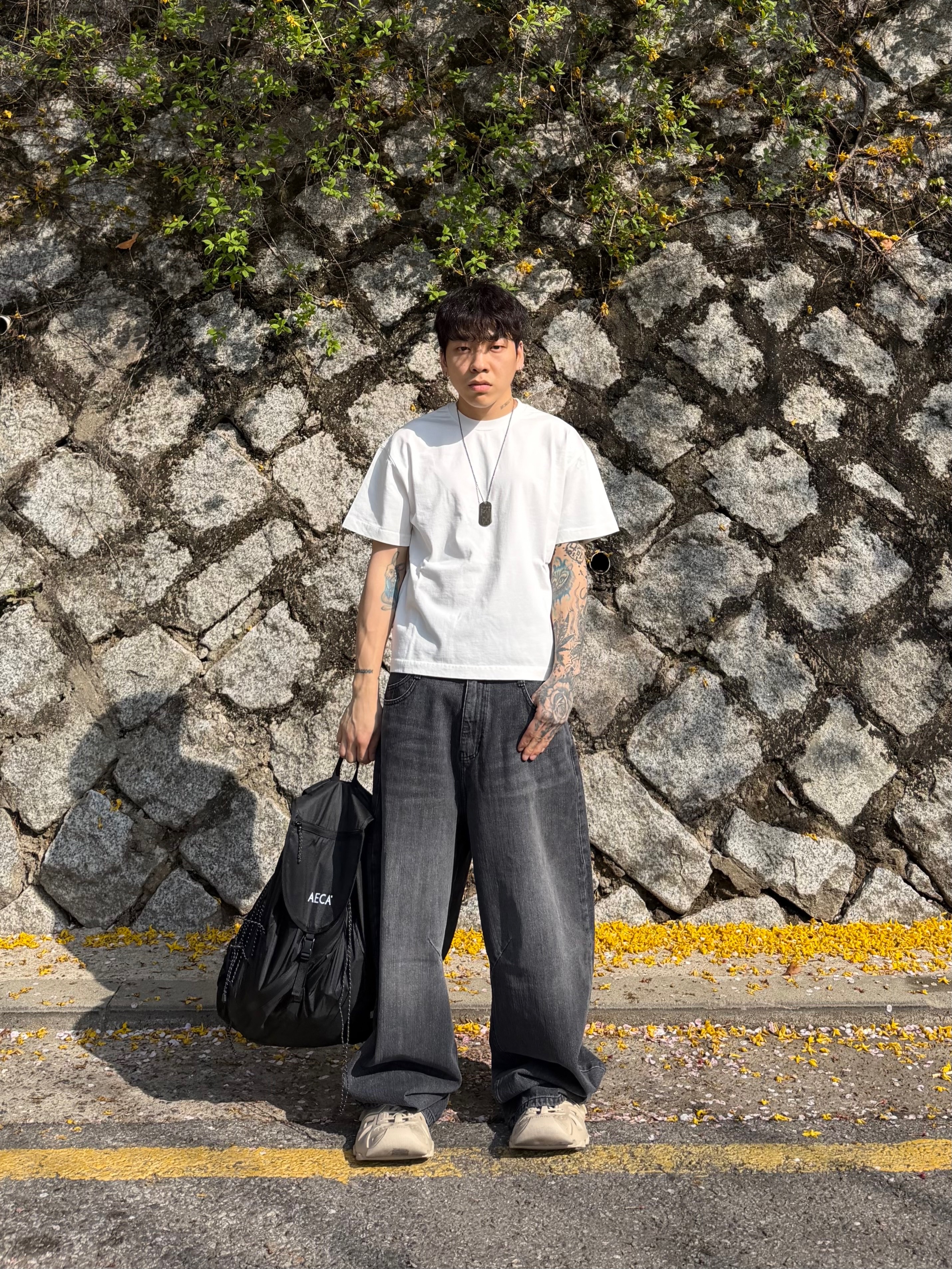 Balenciaga HD Lace-Up Sneakers Nude 착용 스타일 - 2