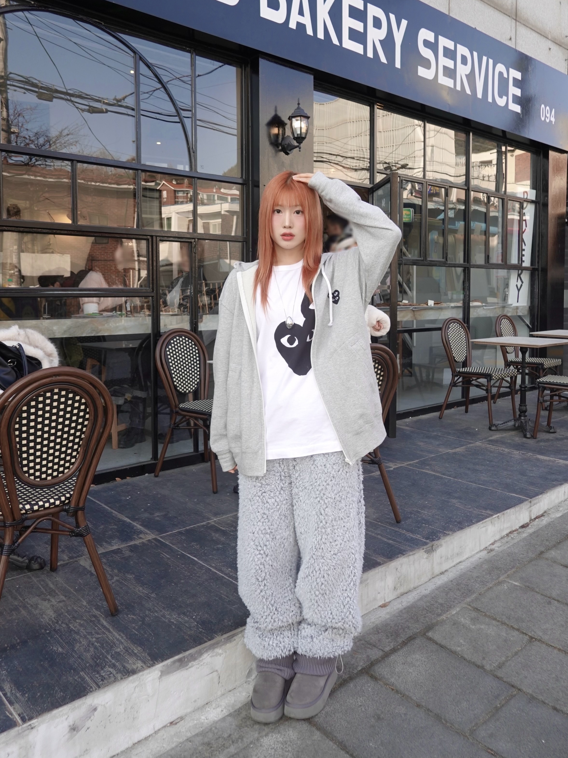 Play Comme des Garcons Double Black Heart T-Shirt White 착용 스타일 - 1