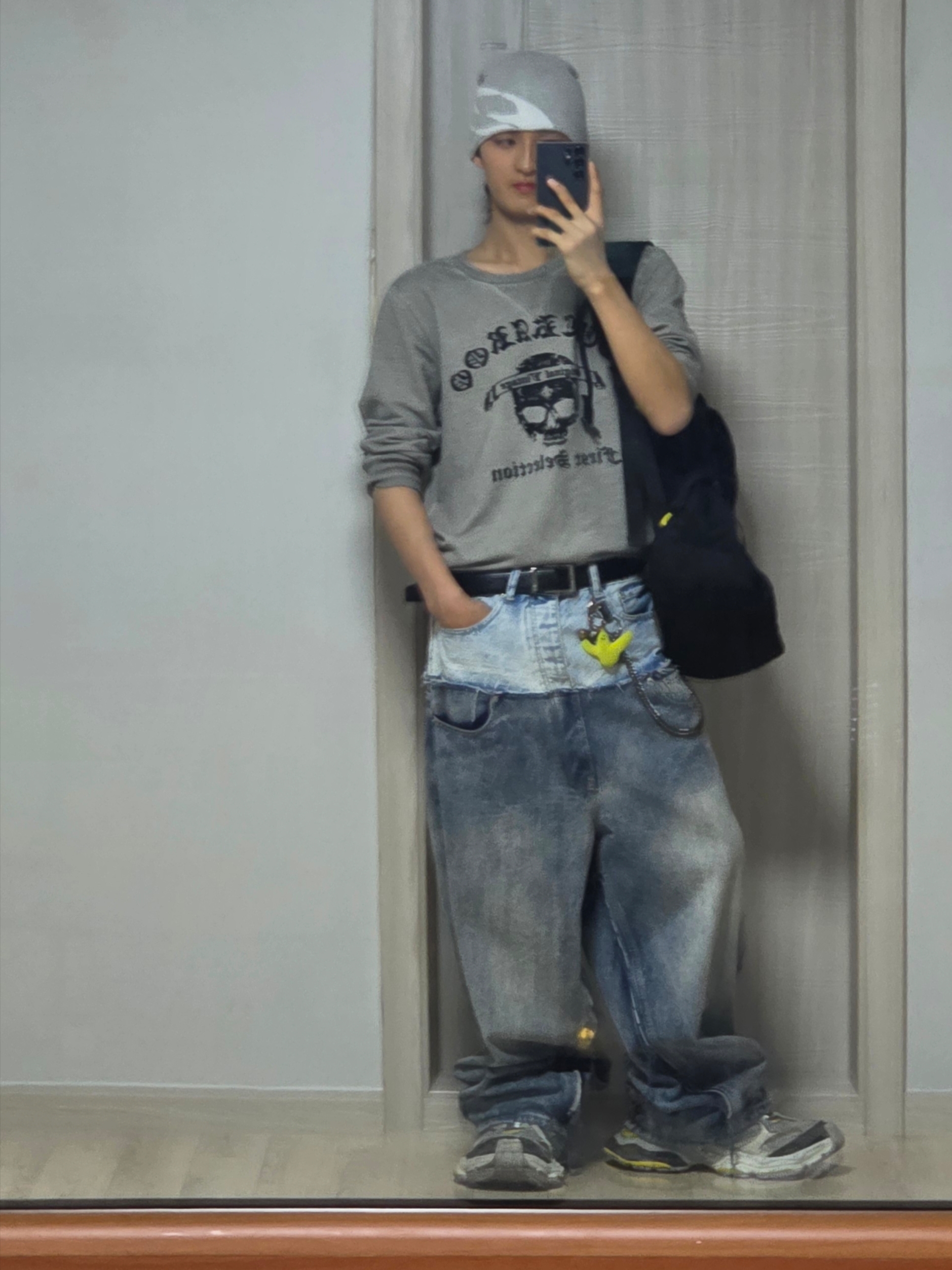 Balenciaga Up Baggy Pants Blue, Balenciaga Cargo Sneakers Grey Black Yellow 착용 스타일 - 3