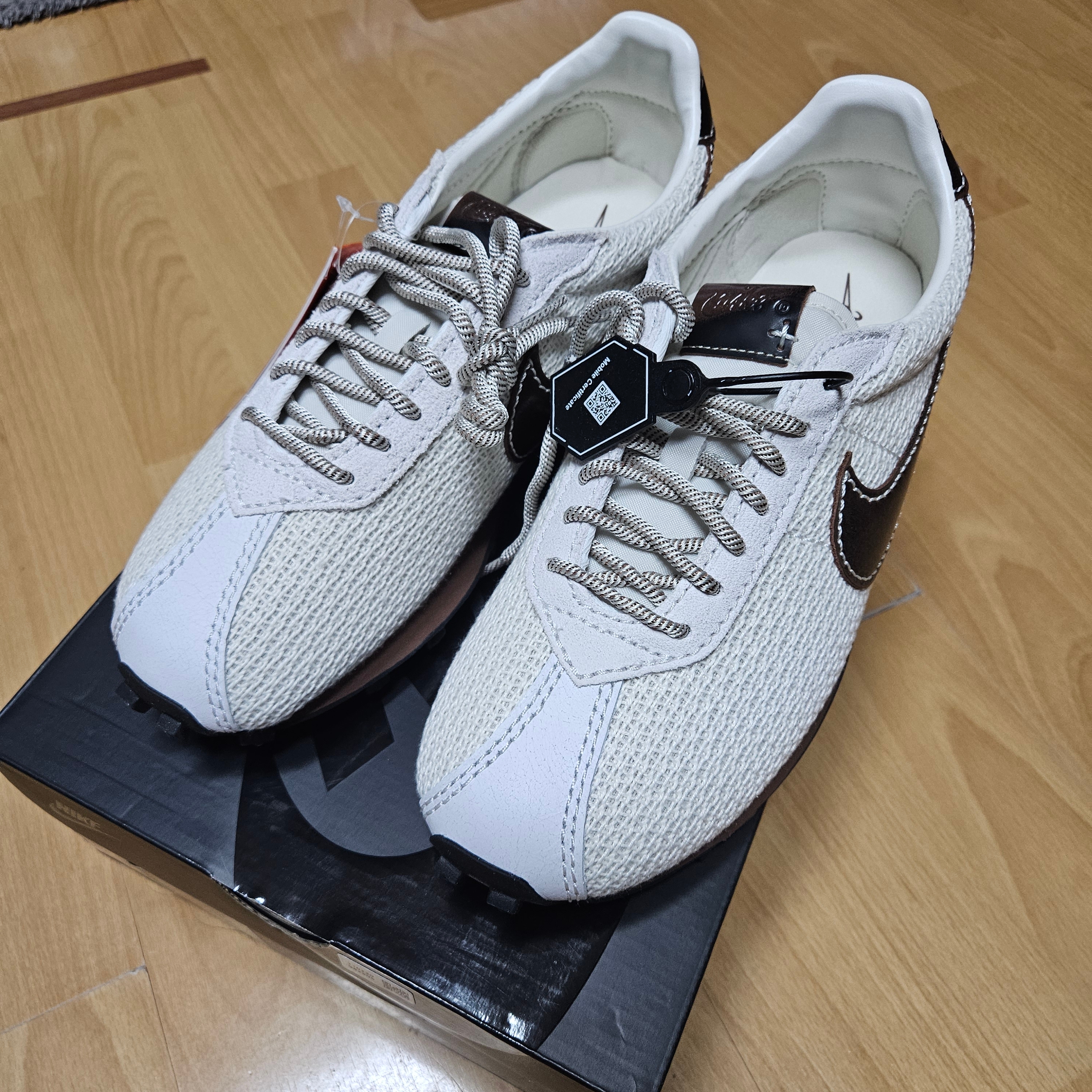 Nike LD-1000 Soft Pearl Black 착용 스타일
