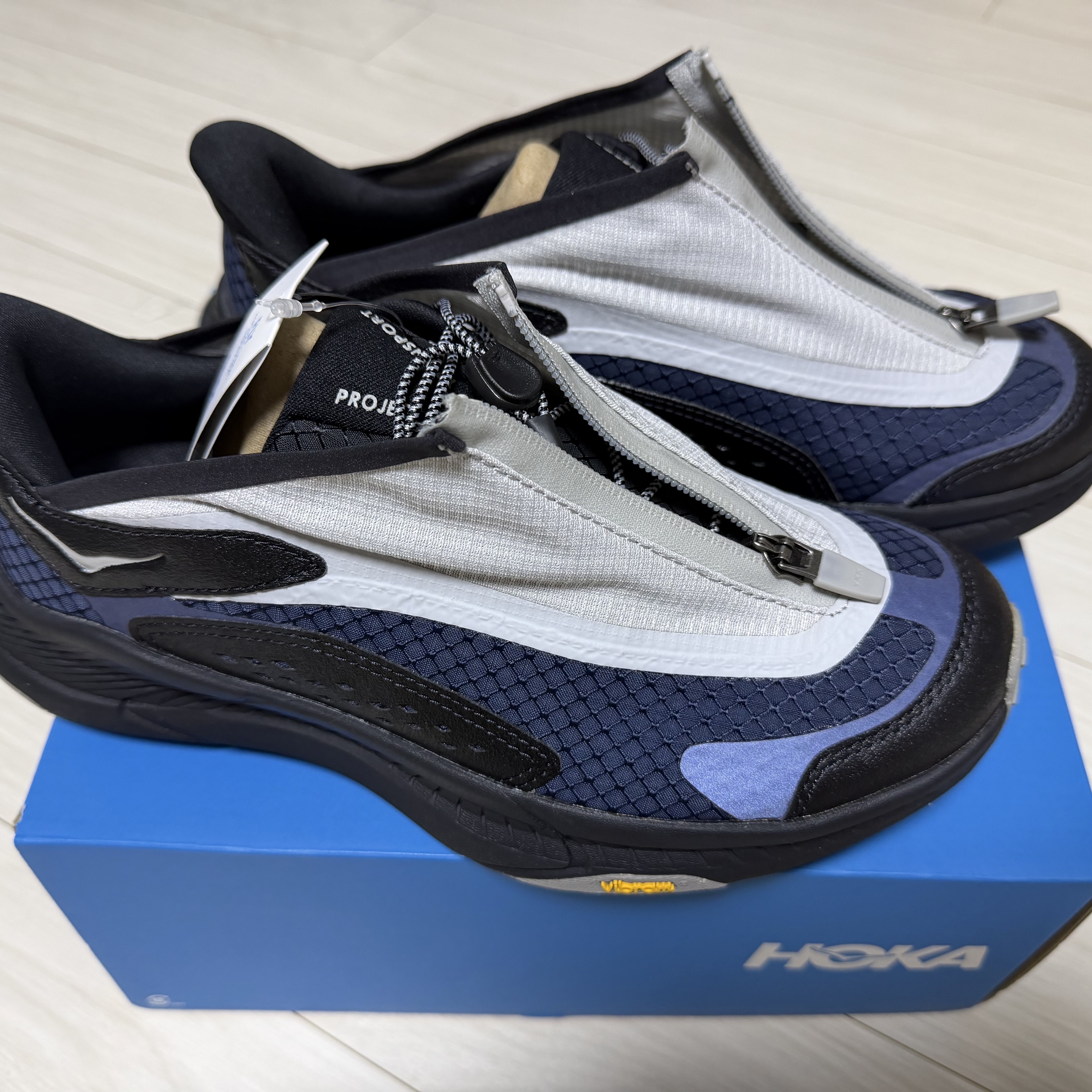 Hoka Project Transport Carbon Black 착용 스타일