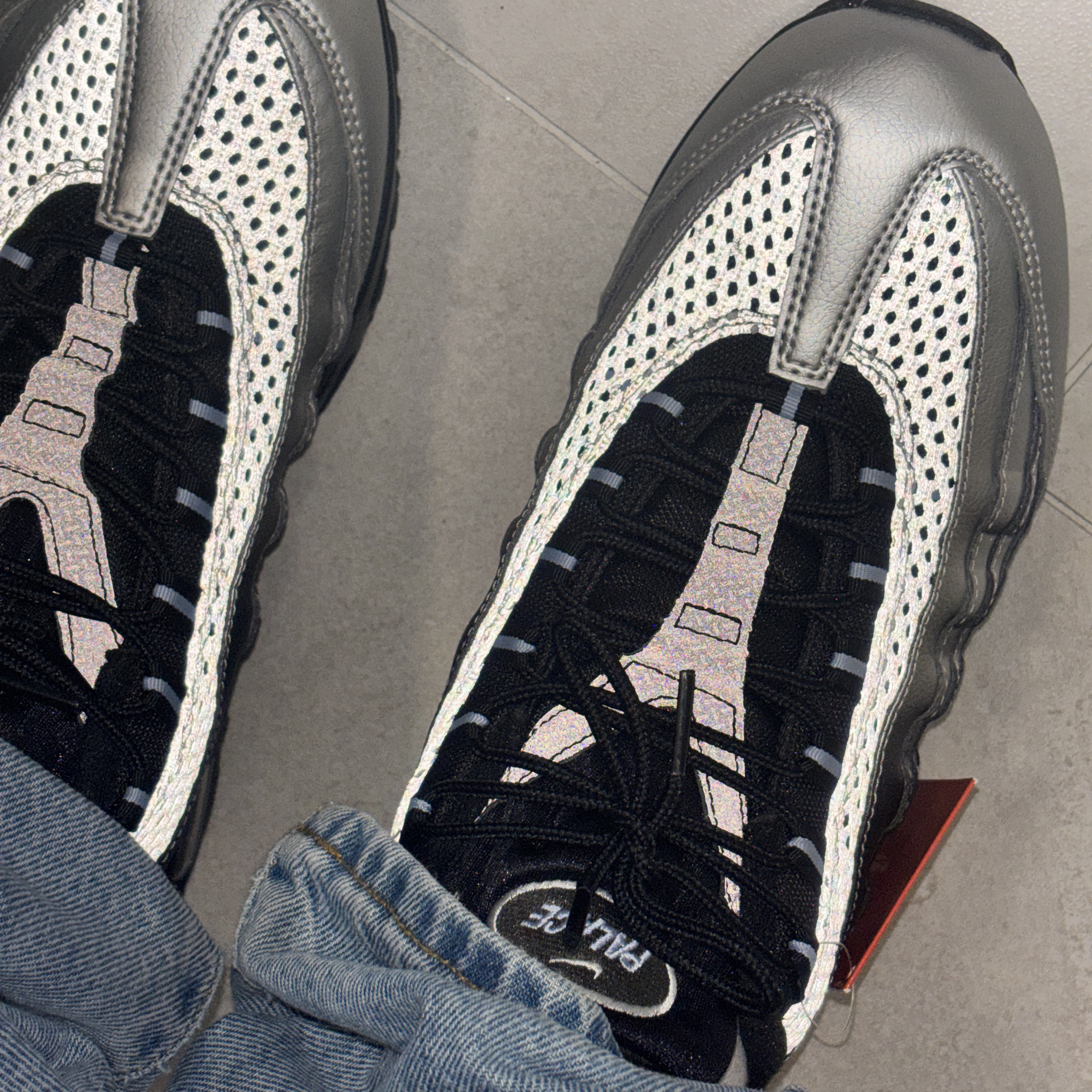 Nike x Palace Air Max 95 Metallic Silver Aluminum 착용 스타일 - 1