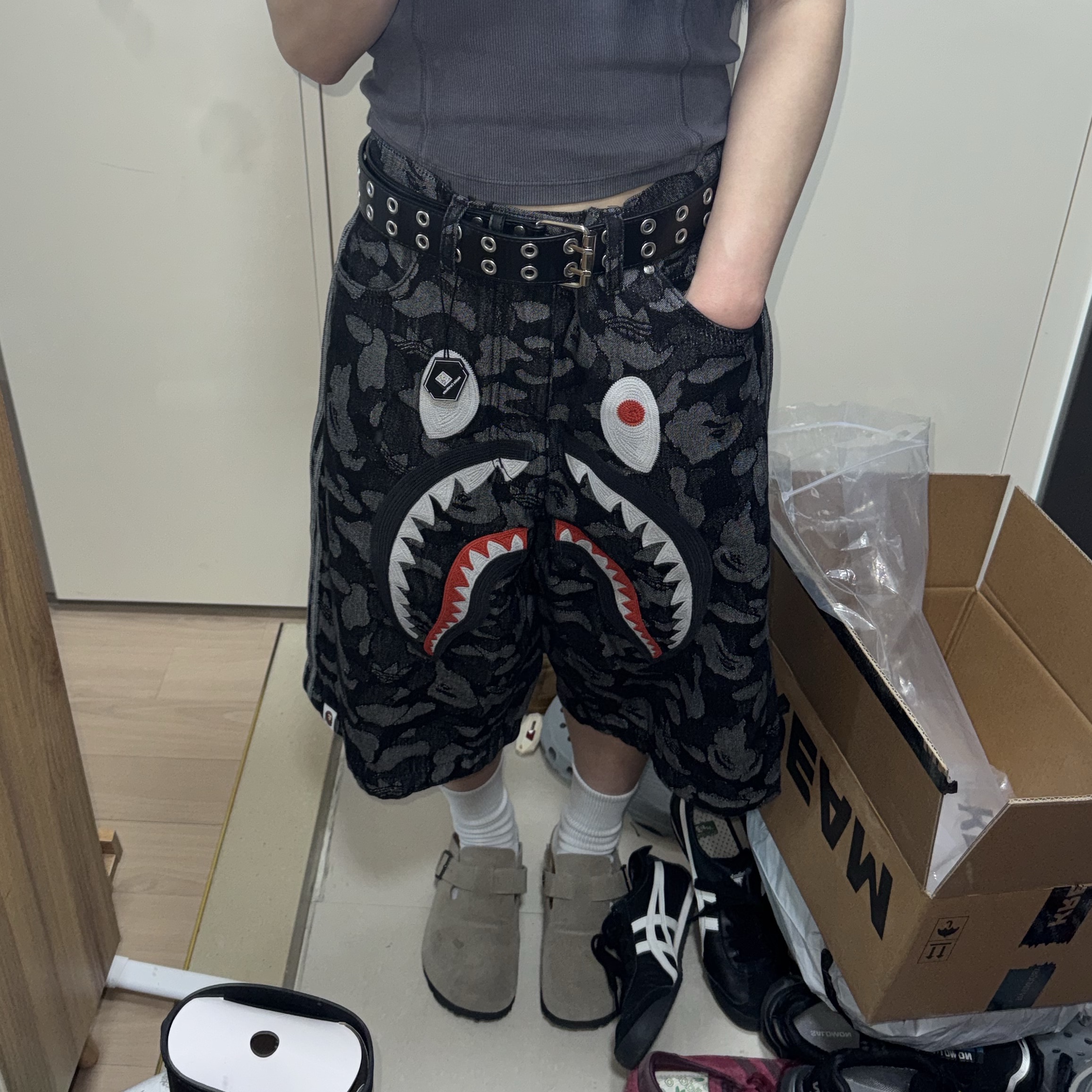 Adidas x BAPE Shark Denim Shorts Black - KR Sizing 착용 스타일 - 1