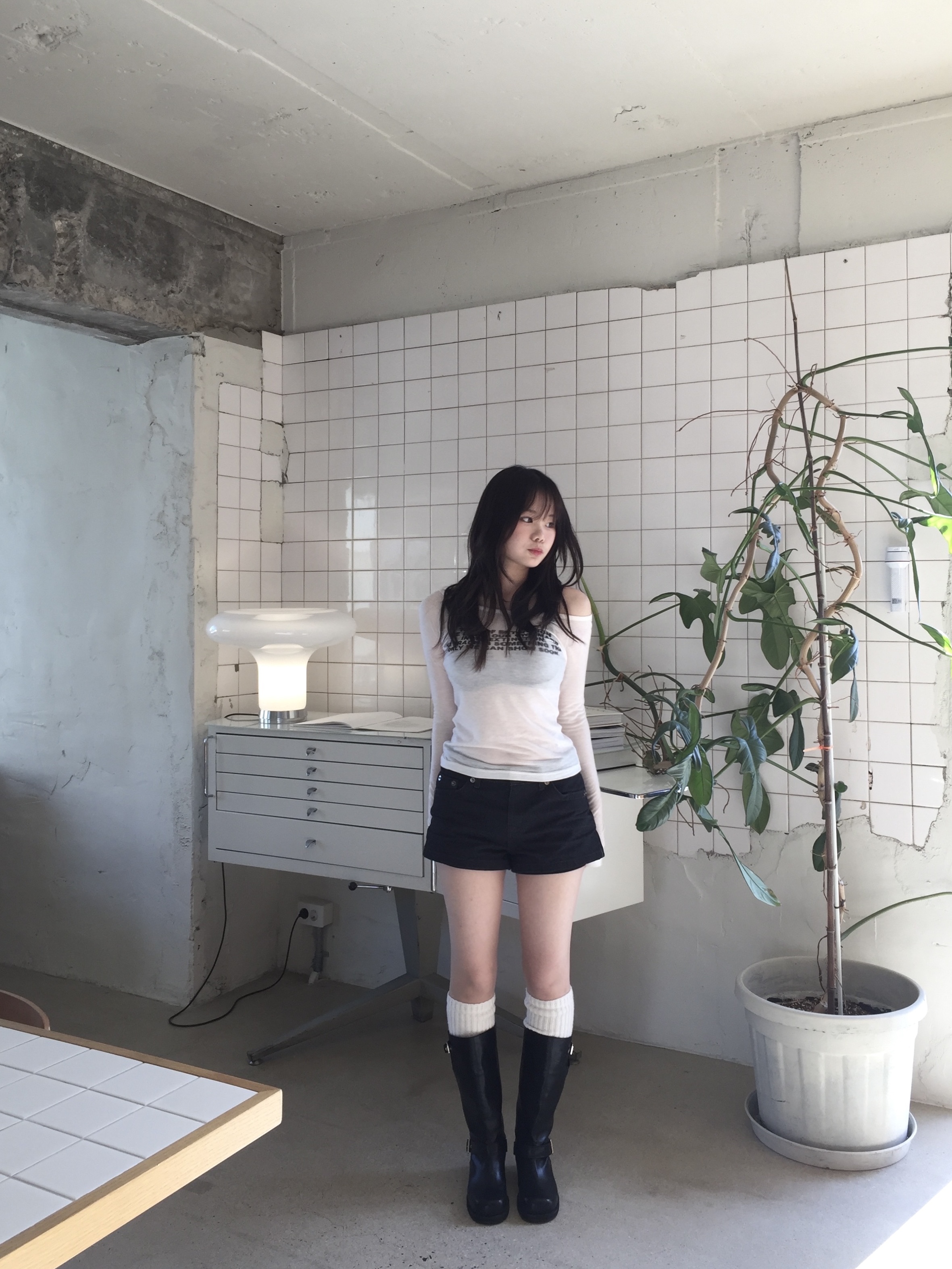 (W) Bohemian Seoul Basic Deep U Neck Long Sleeve Ivory 착용 스타일 - 1