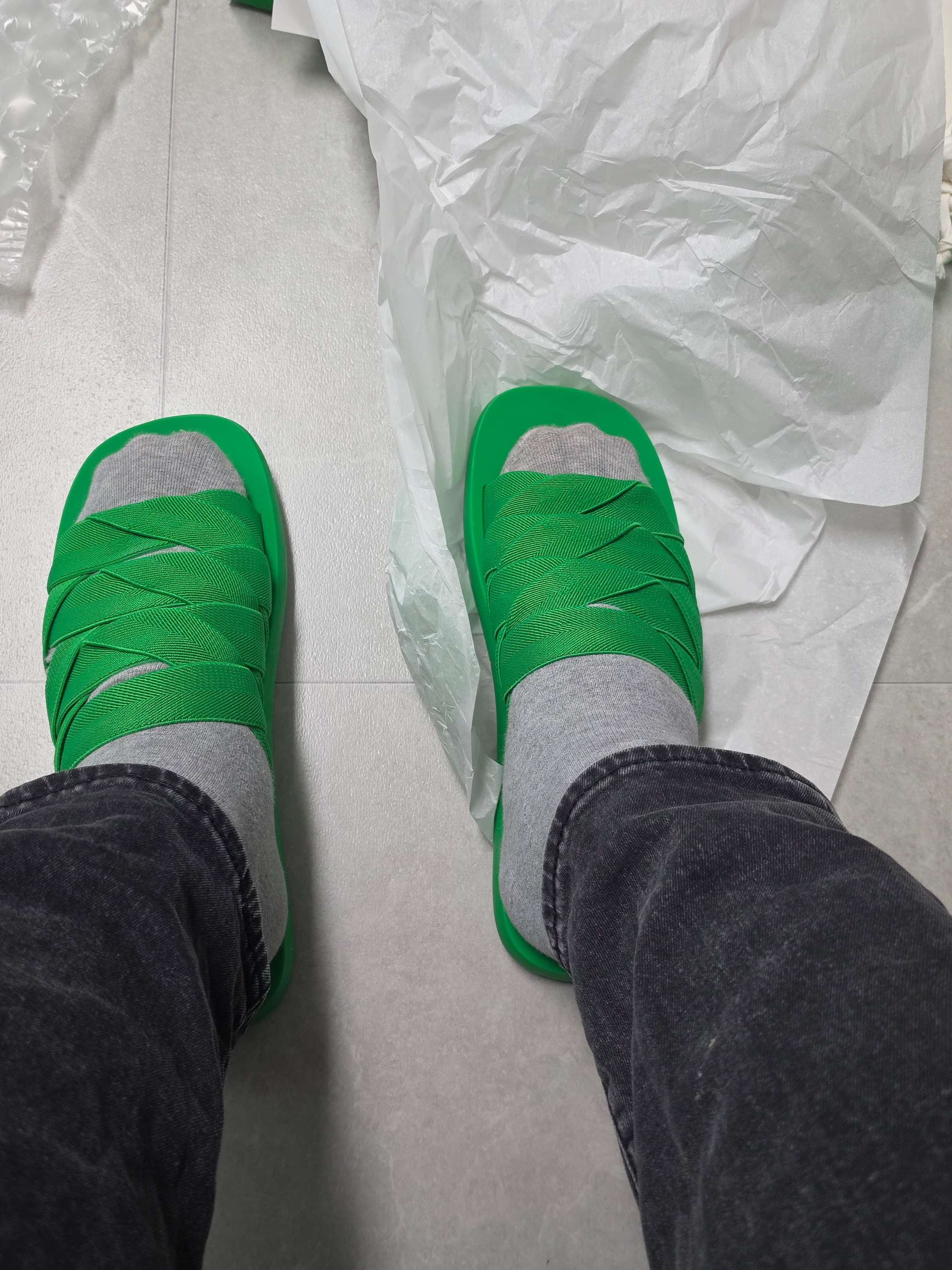 Bottega Veneta Plat Mule Grass 착용 스타일