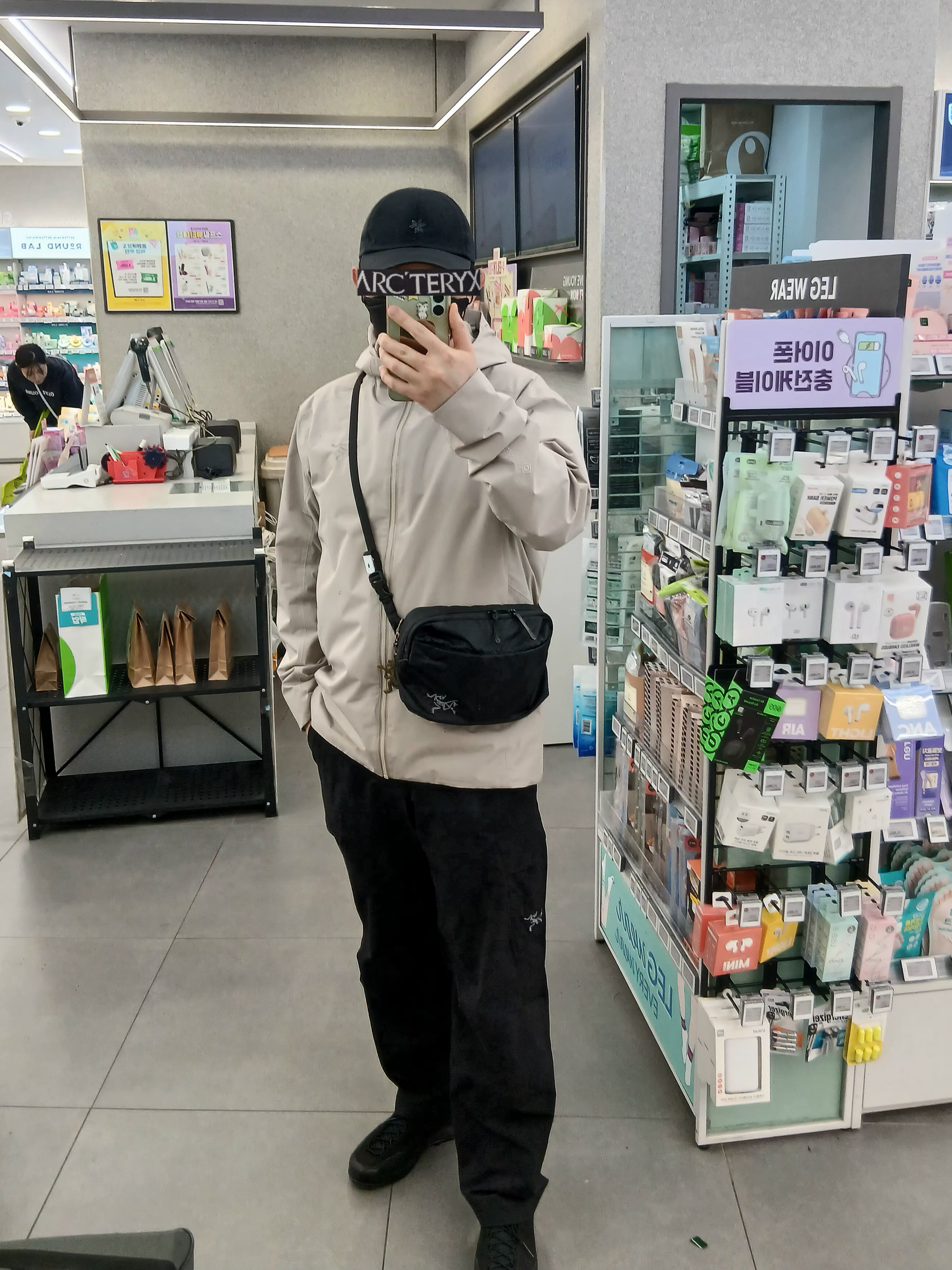 Goldwin Gore-Tex 3L Cap Black, Arc'teryx Solano Hoody Rune 착용 스타일 - 1