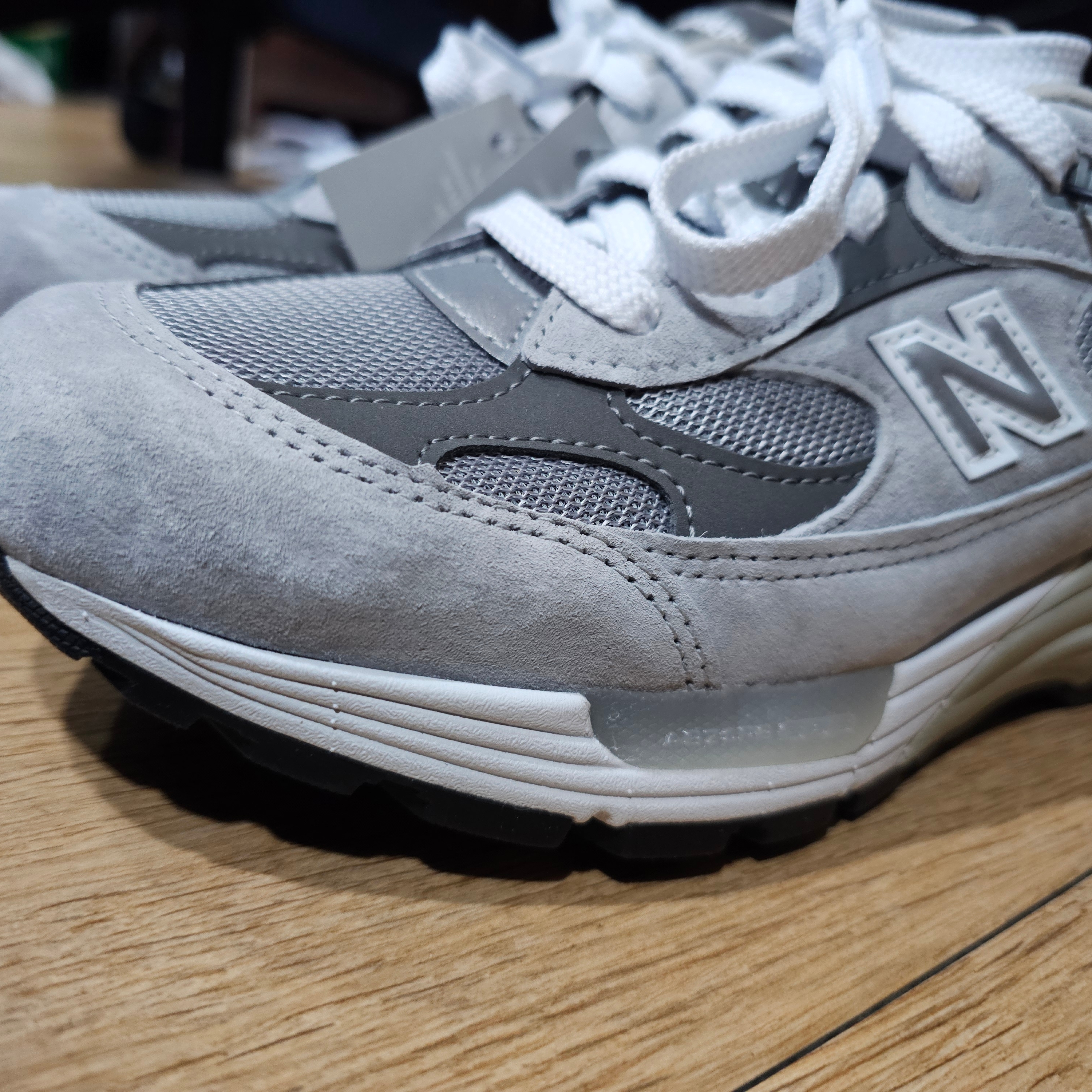 New Balance 992 Made in USA Core Grey Silver Metallic 착용 스타일 - 4