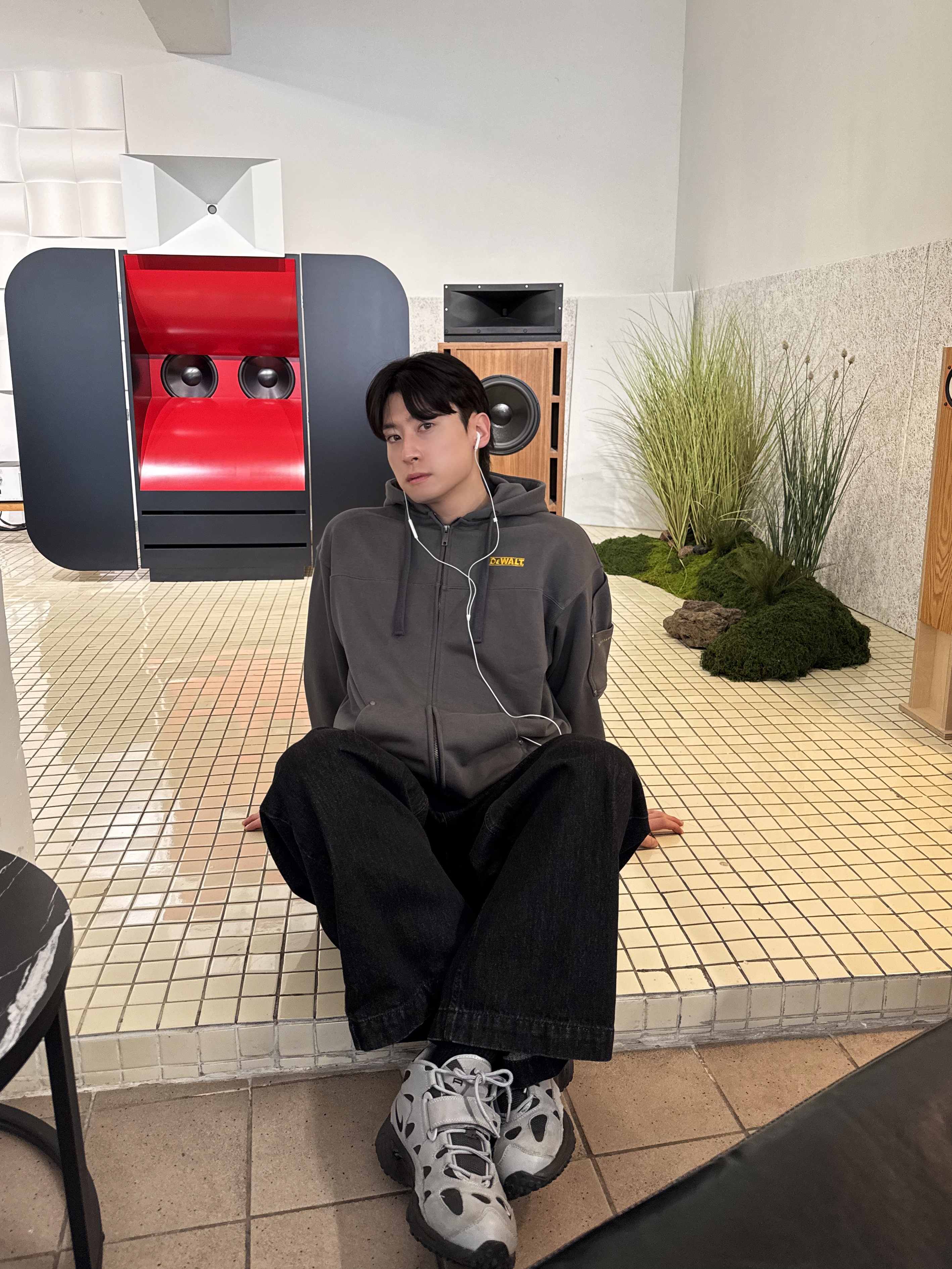 Typing Mistake x Insane Garage 90’s Mackintosh Parody Distotion Logo Ball Cap Black 착용 스타일 - 3