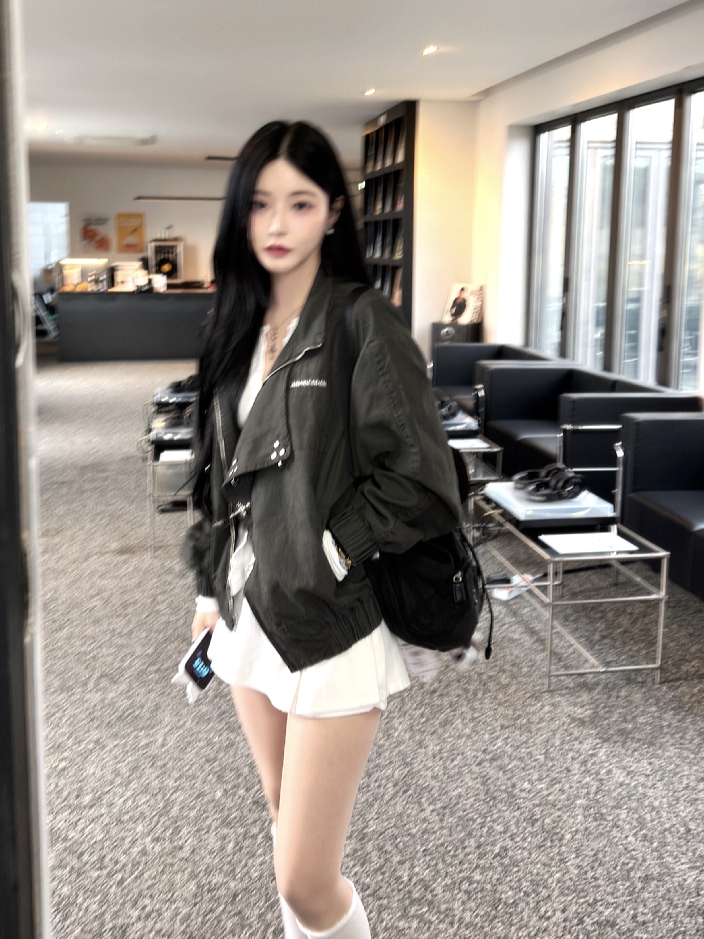 (W) Dr. Martens Poly Heart Black 착용 스타일 - 1