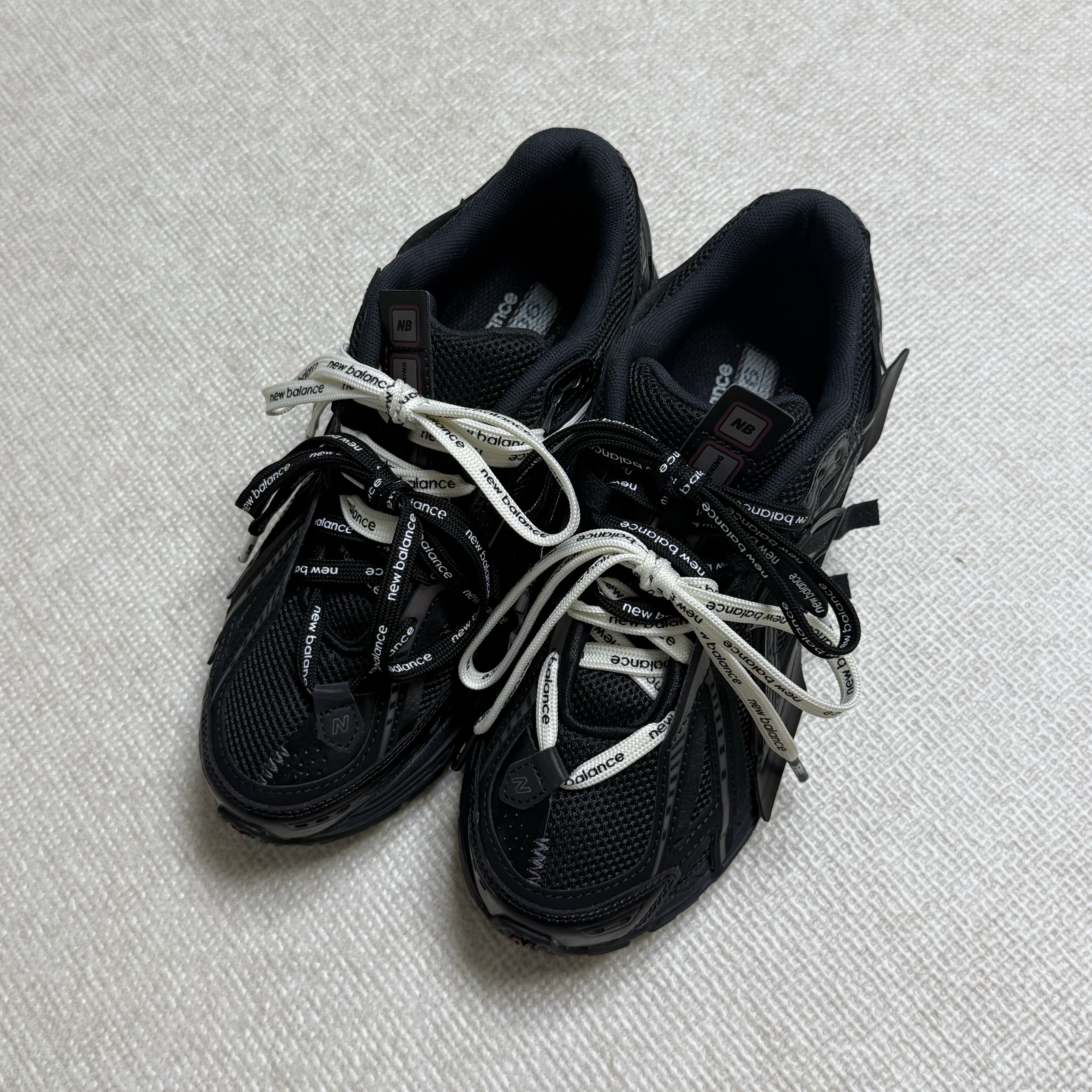 New Balance 1906A Black 착용 스타일