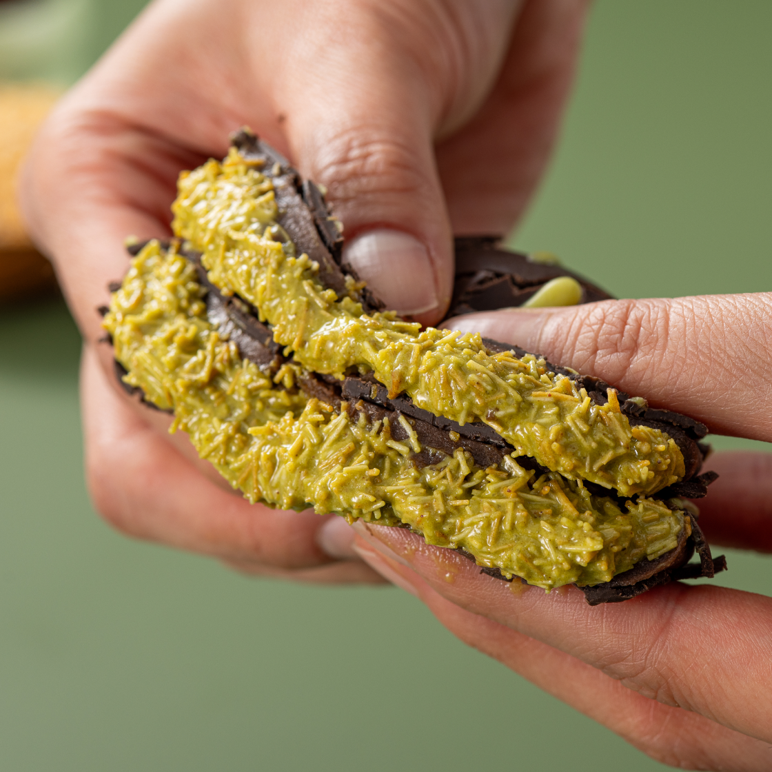 봄날엔 초코퐁당 초코초코 롤케이크 + 두쫀떡(1종)(Bomnal& Choco Pongdang Chocochoco Rollcake + ChocoPongDangTteok (1SKU)) - 2