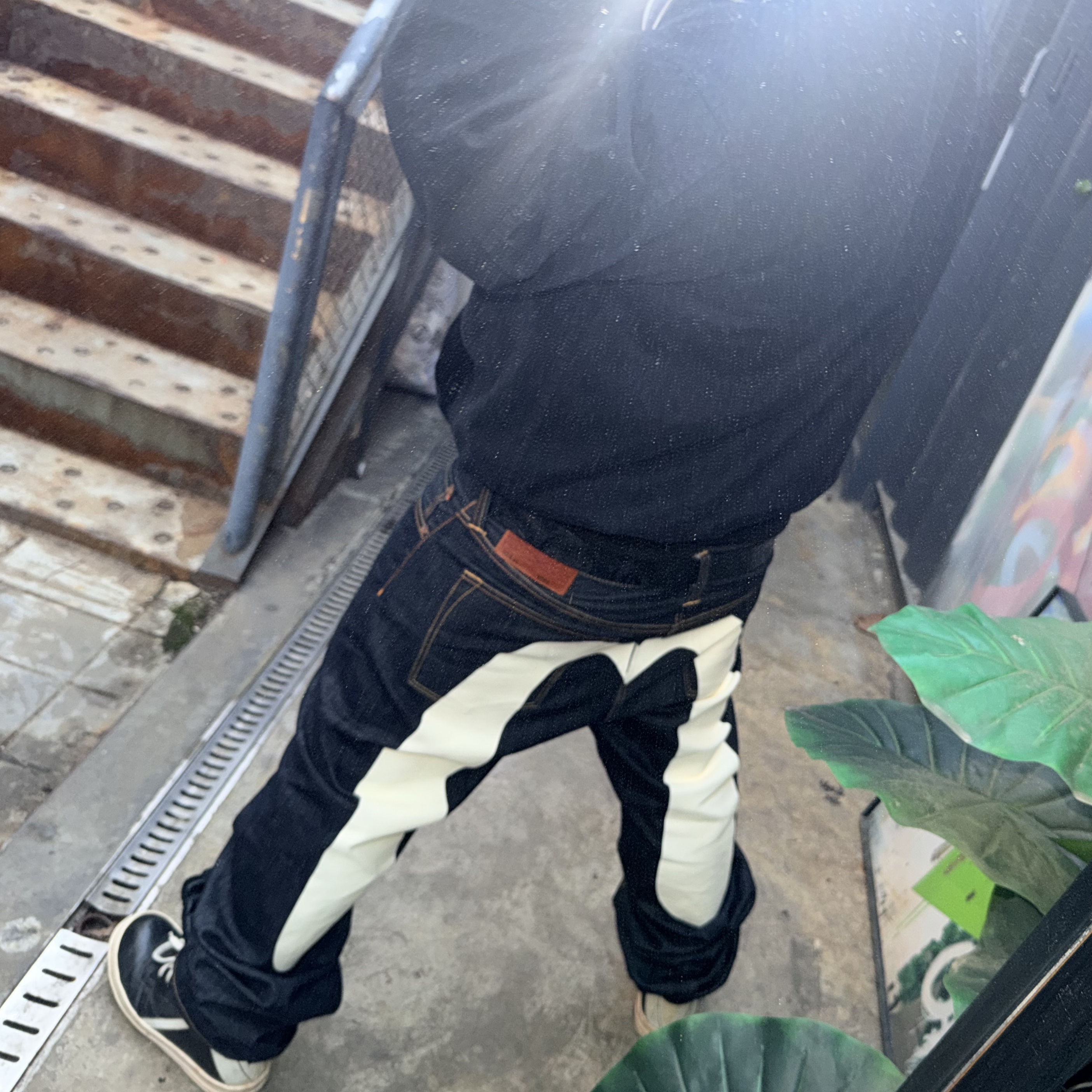 Rick Owens Temple Geobasket Sneakers Black Milk, Evisu Daicock Print Baggy Jeans #2000 Ecru 착용 스타일