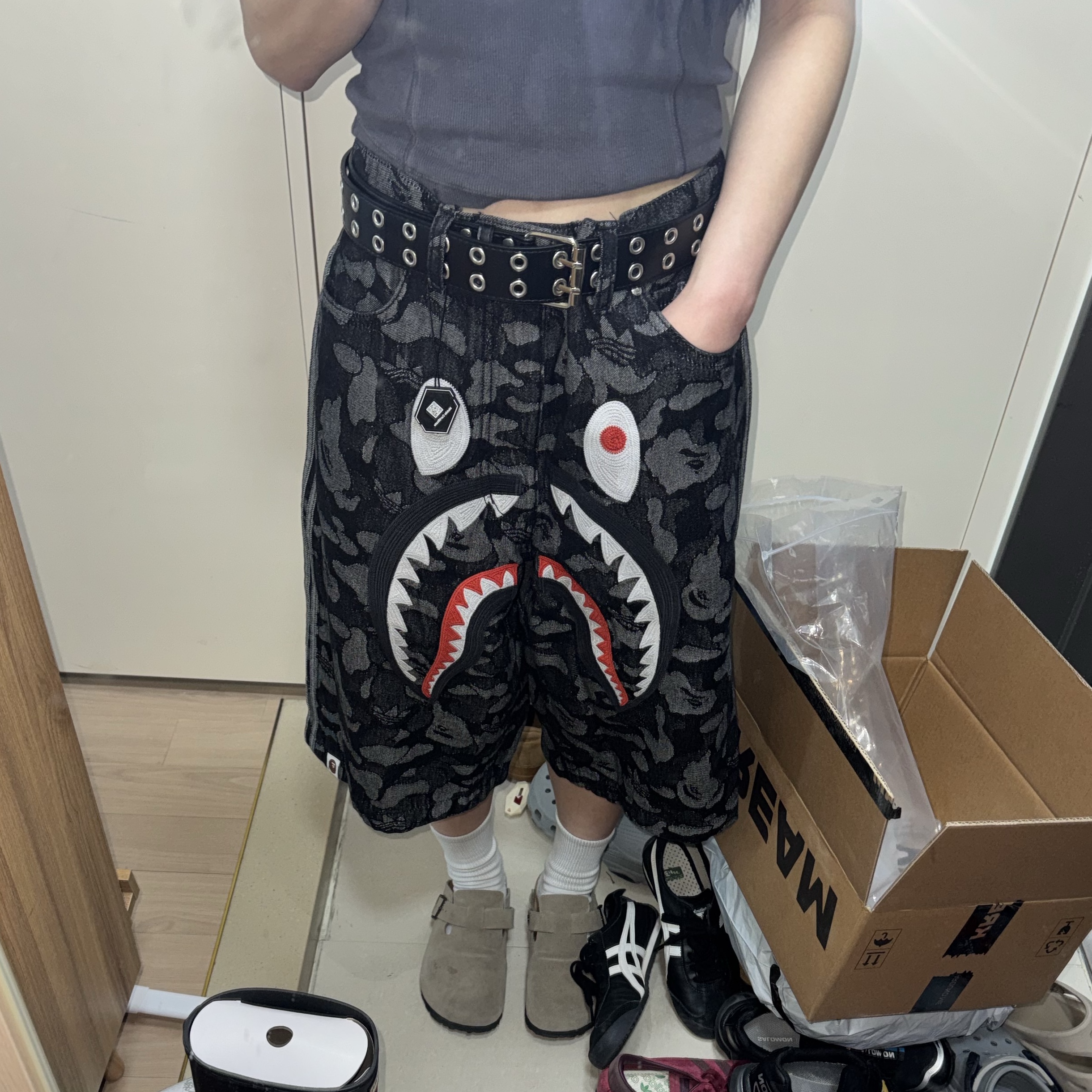 Adidas x BAPE Shark Denim Shorts Black - KR Sizing 착용 스타일 - 2