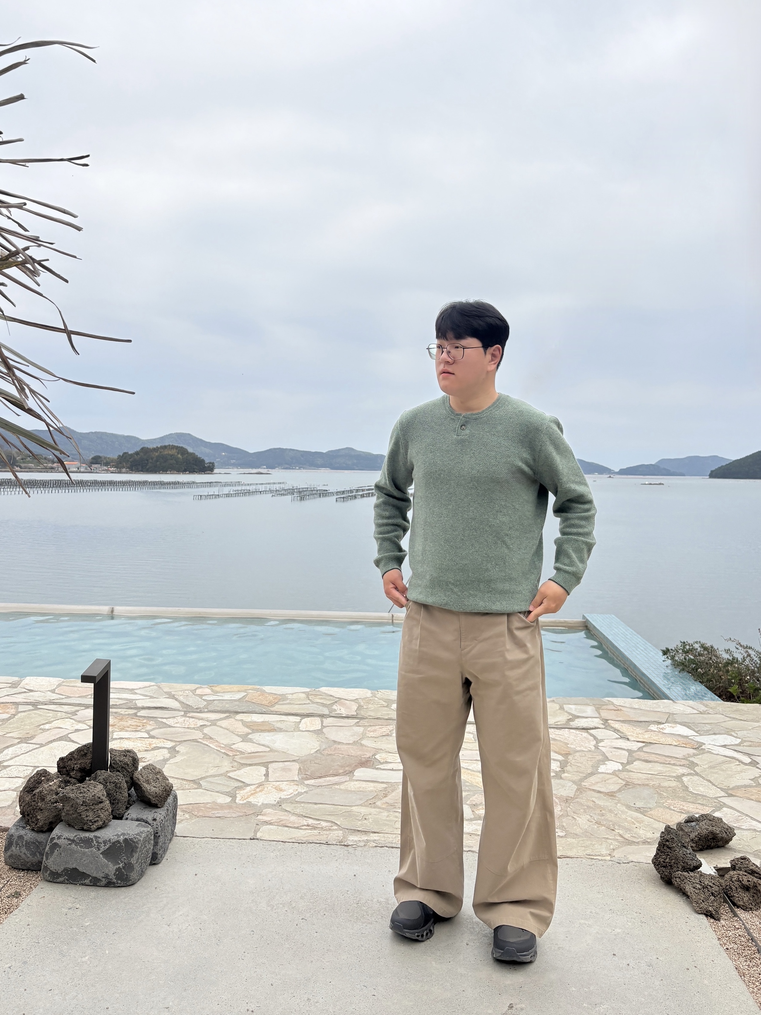 Polyteru 3 Dart Chino Pants 1.3v Beige, On Running x Post Archive Faction (Paf) Cloudmonster 2 Thorn Brown 착용 스타일