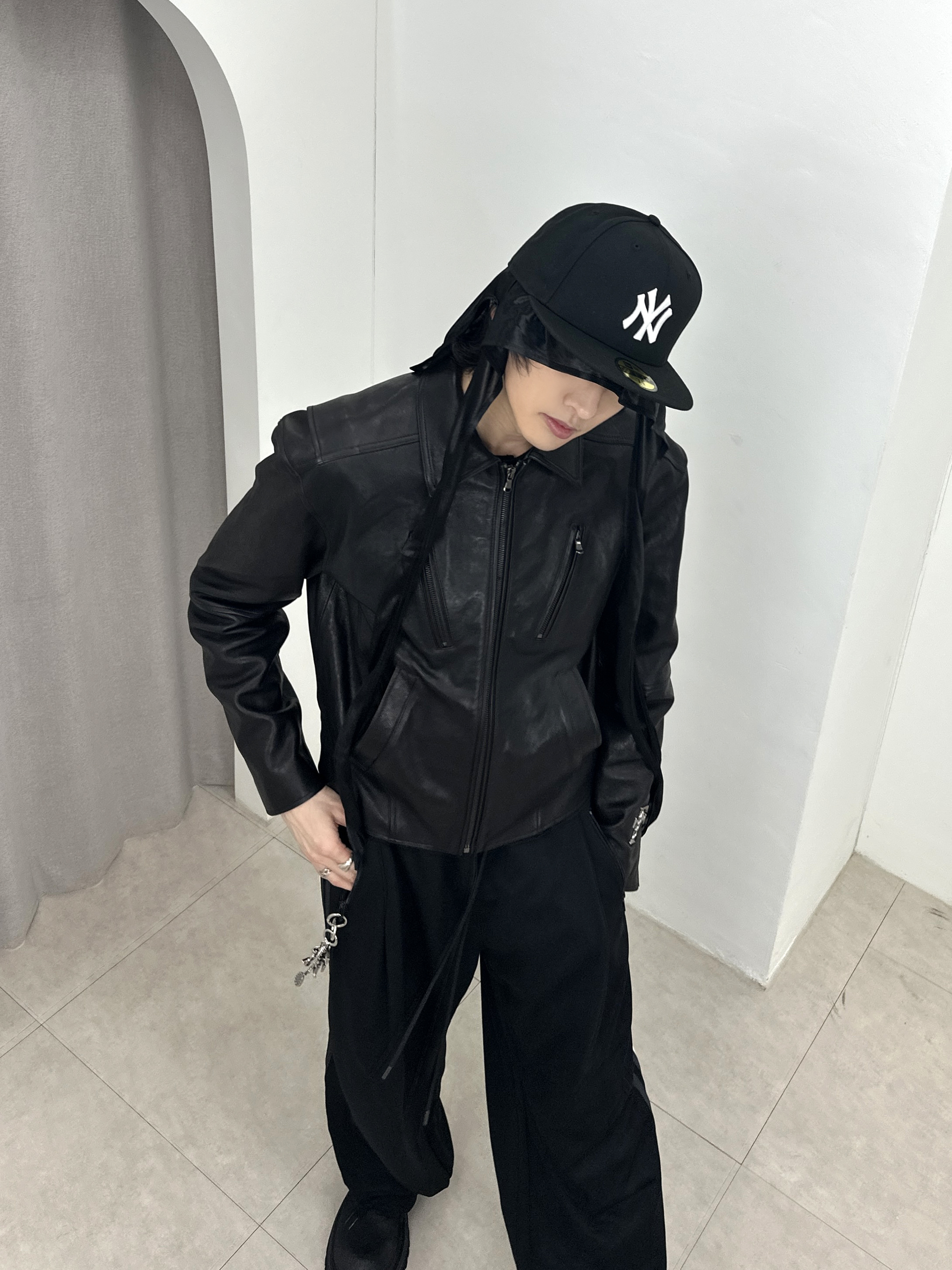 New Era MLB New York Yankees Basic 59Fifty Fitted Cap Black White 착용 스타일 - 2