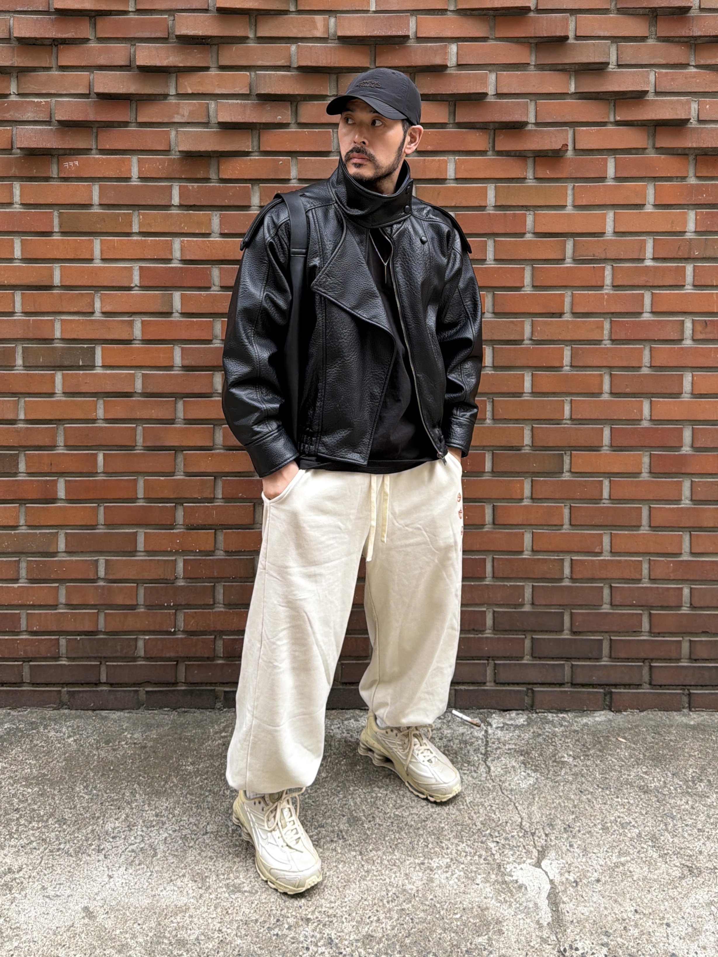 Nike Shox Ride 2 Metallic Silver and Desert Khaki 착용 스타일 - 5