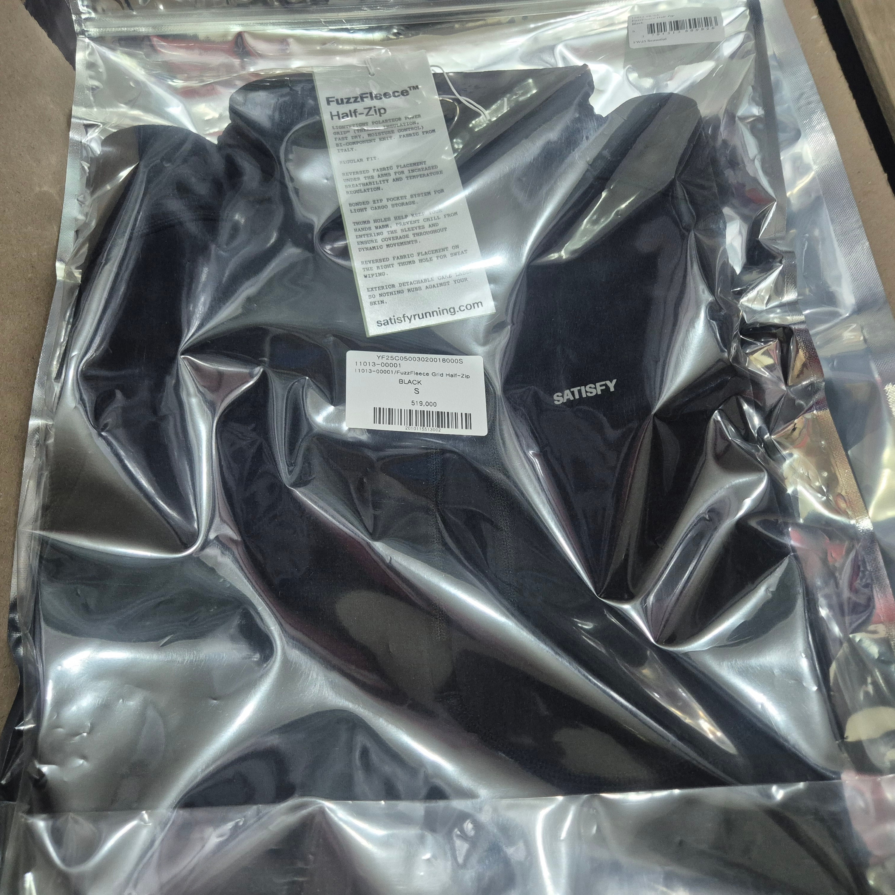 Satisfy FuzzFleece Half Zip Black 착용 스타일