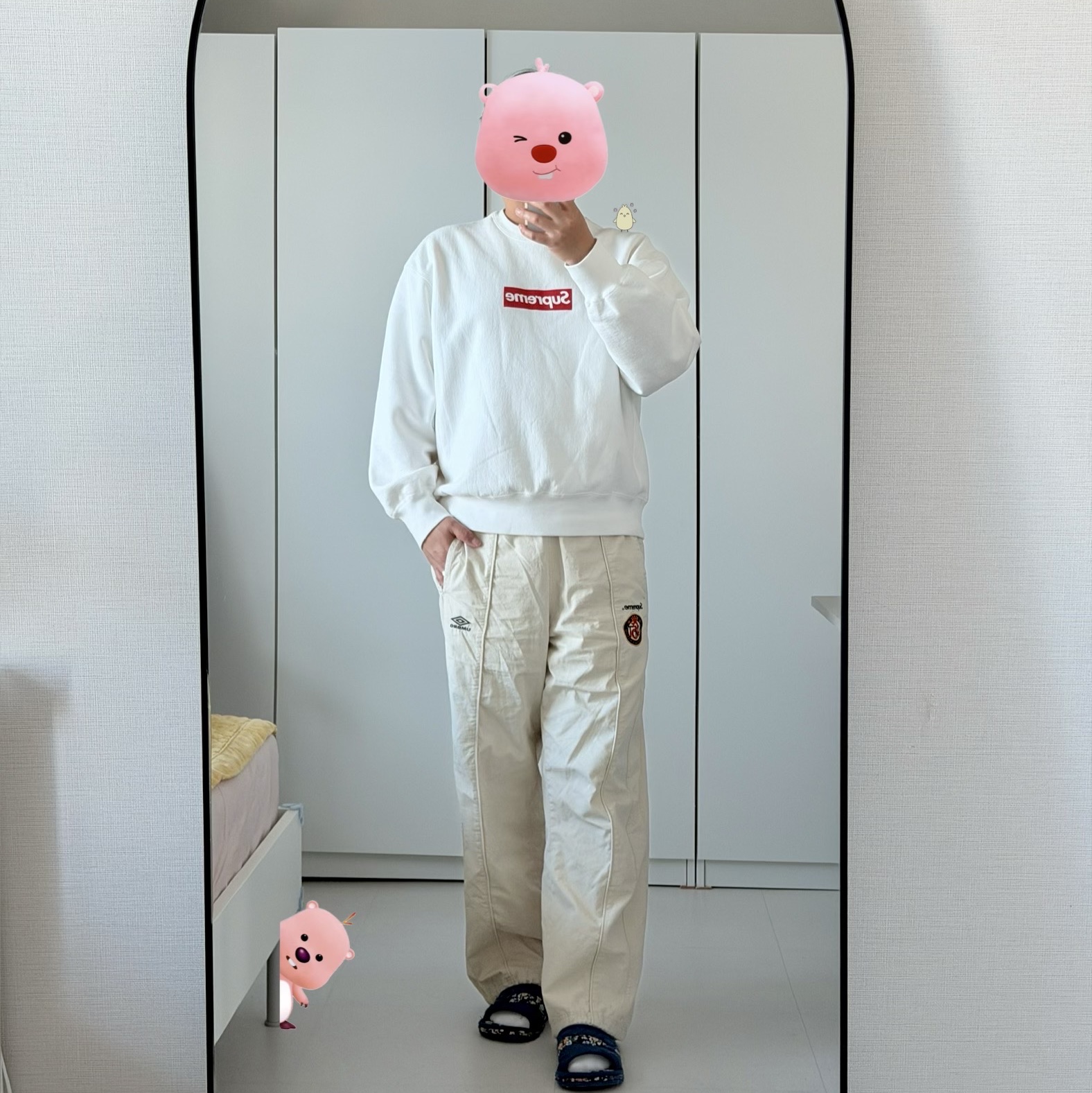 Supreme Washed Box Logo Crewneck White - 25SS, Supreme x Umbro Cotton Ripstop Track Pant Stone - 26SS 착용 스타일 - 1