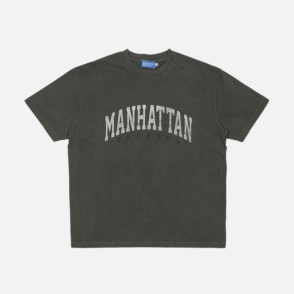 맨하탄 레코즈 피그먼트 아치 로고 티 - 올리브(Manhattan Records Pigment Arch Logo Tee - Olive) - 2
