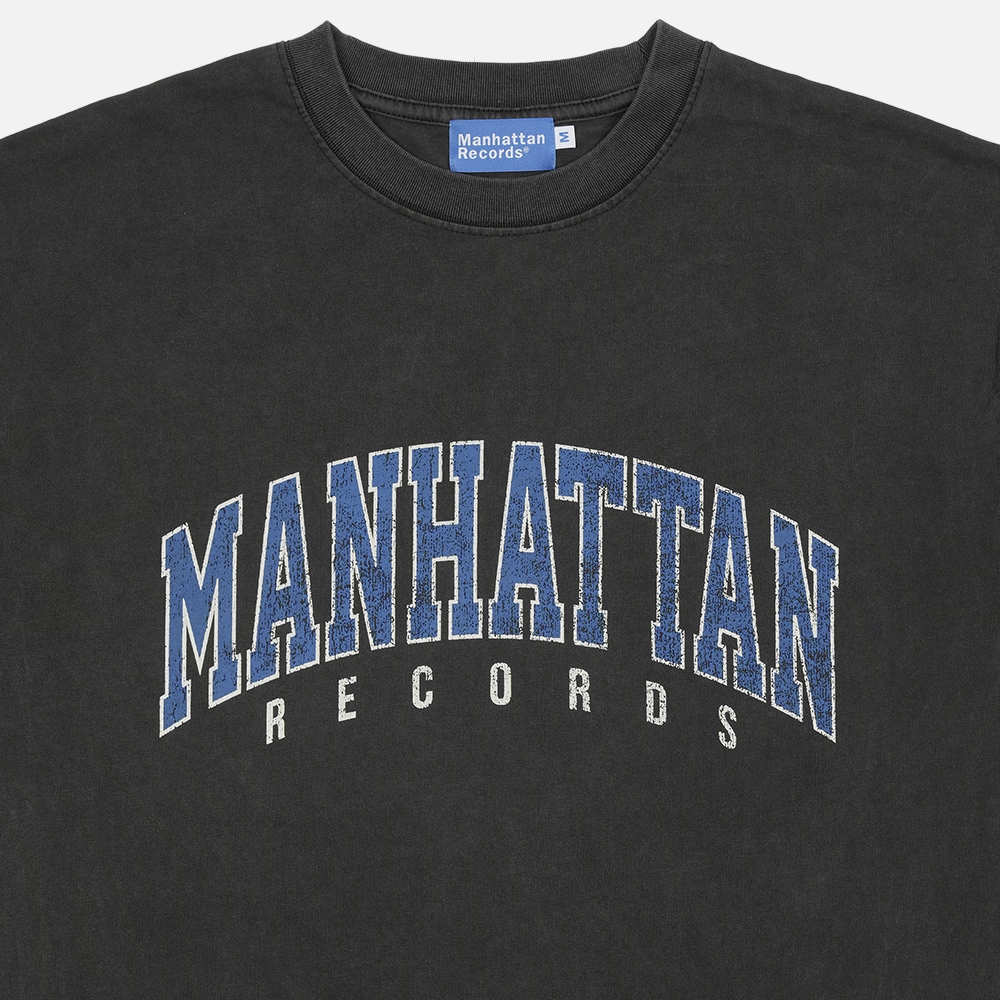 맨하탄 레코즈 피그먼트 아치 로고 티 - 차콜(Manhattan Records Pigment Arch Logo Tee - Charcoal) - 4