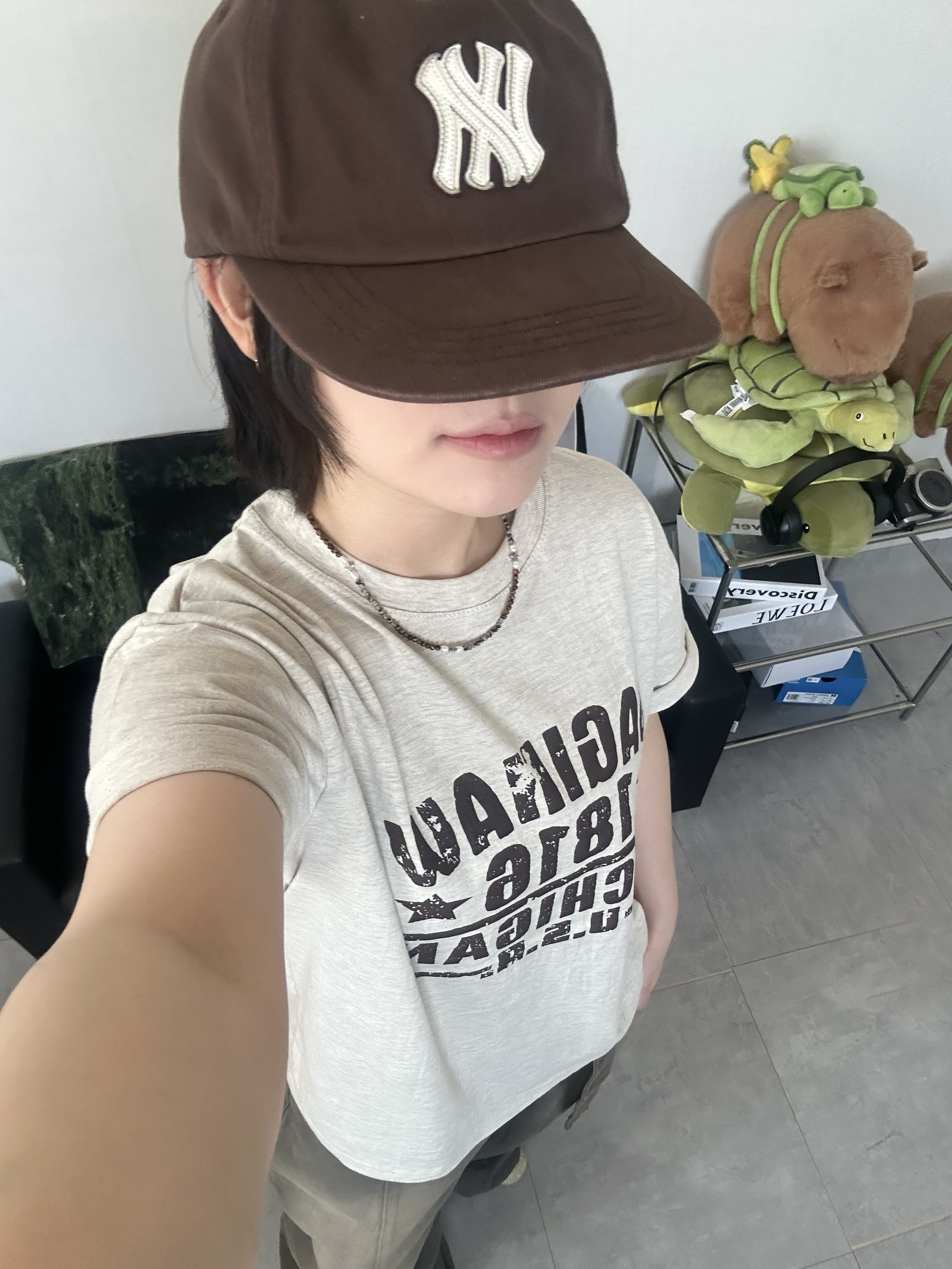 Farfromwhat Far Patch Logo Cap Brown 착용 스타일 - 2