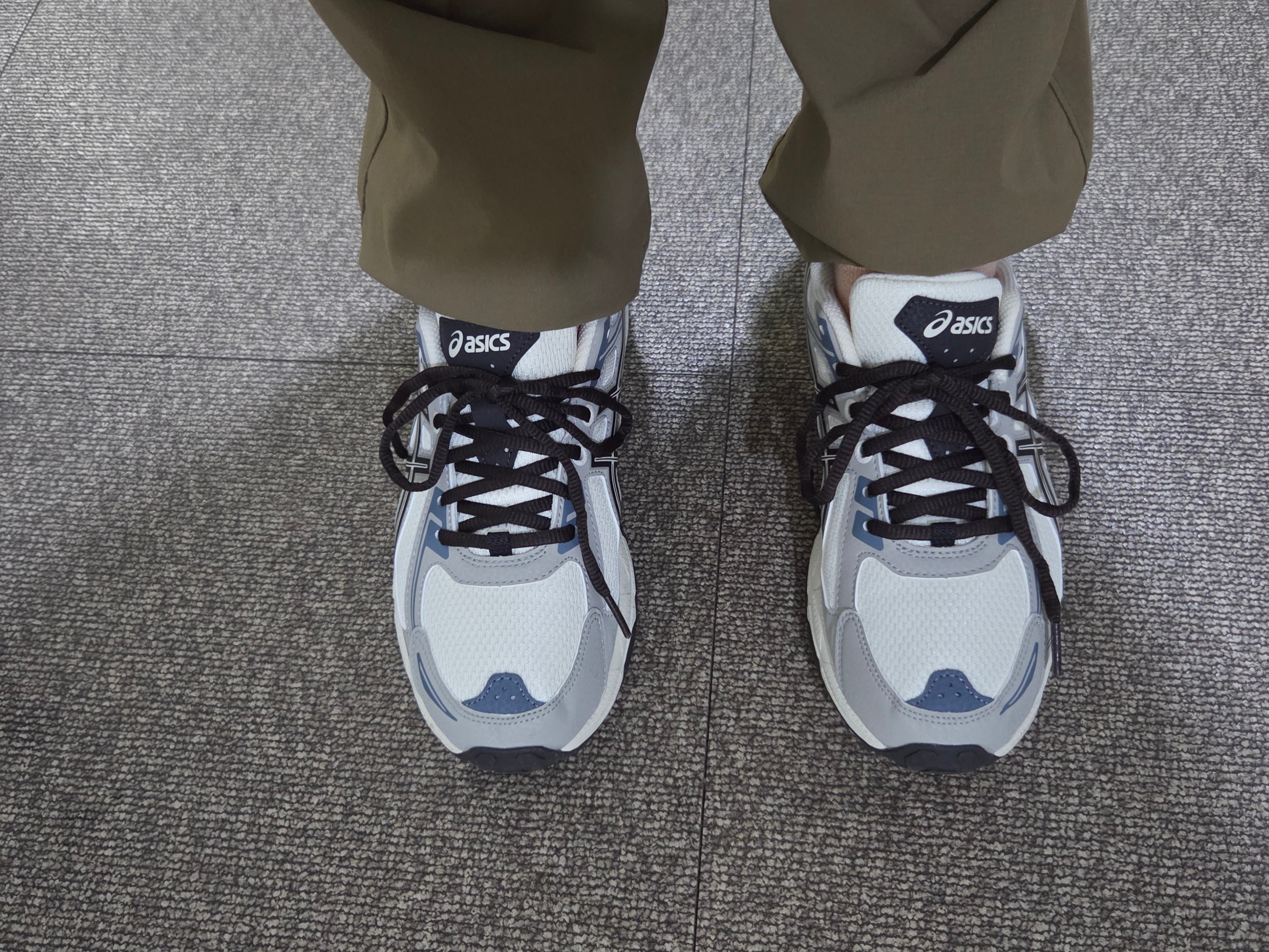 Asics Gel-Venture 6 Cream Grey 착용 스타일 - 2