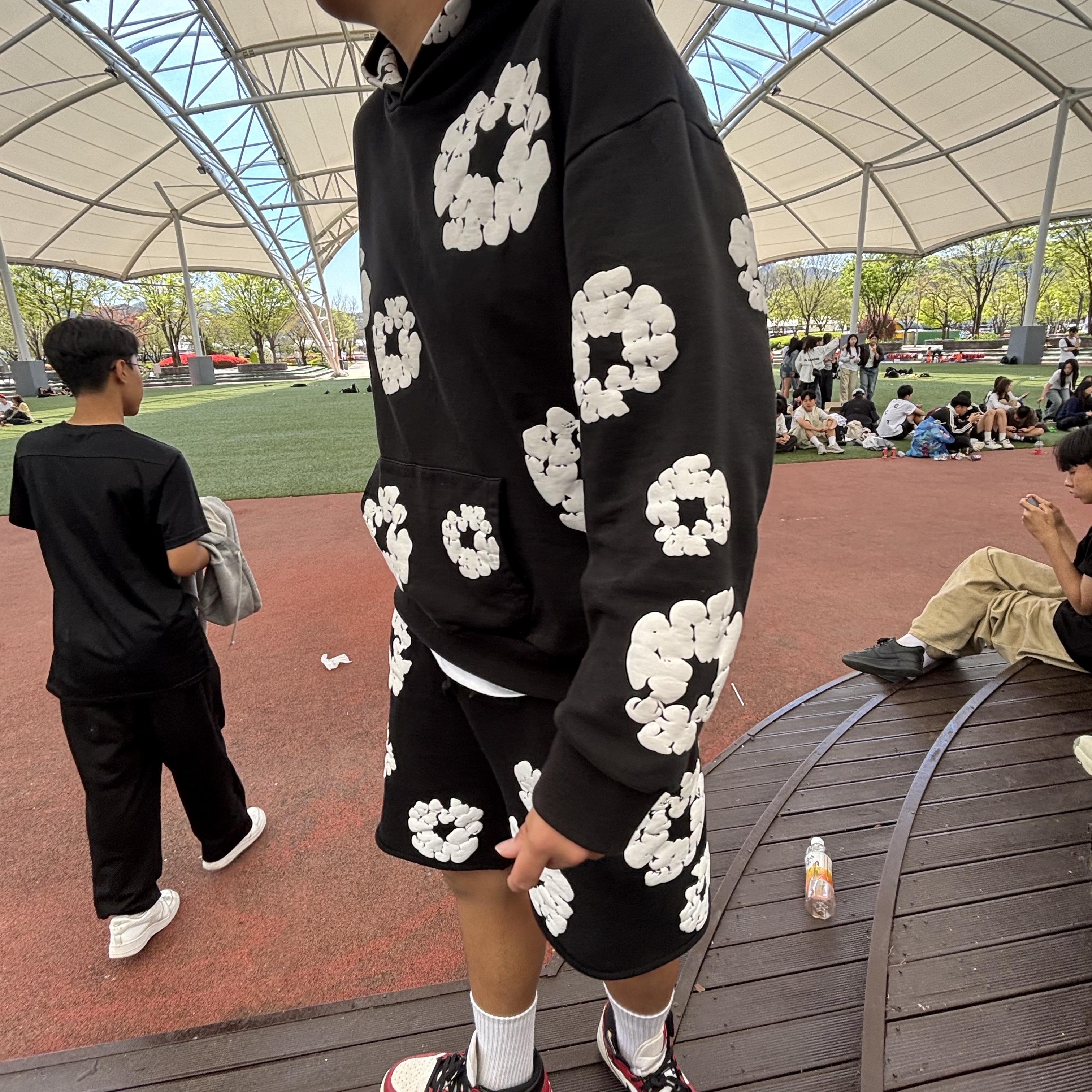 Denim Tears The Cotton Wreath Sweatshirt Black 착용 스타일
