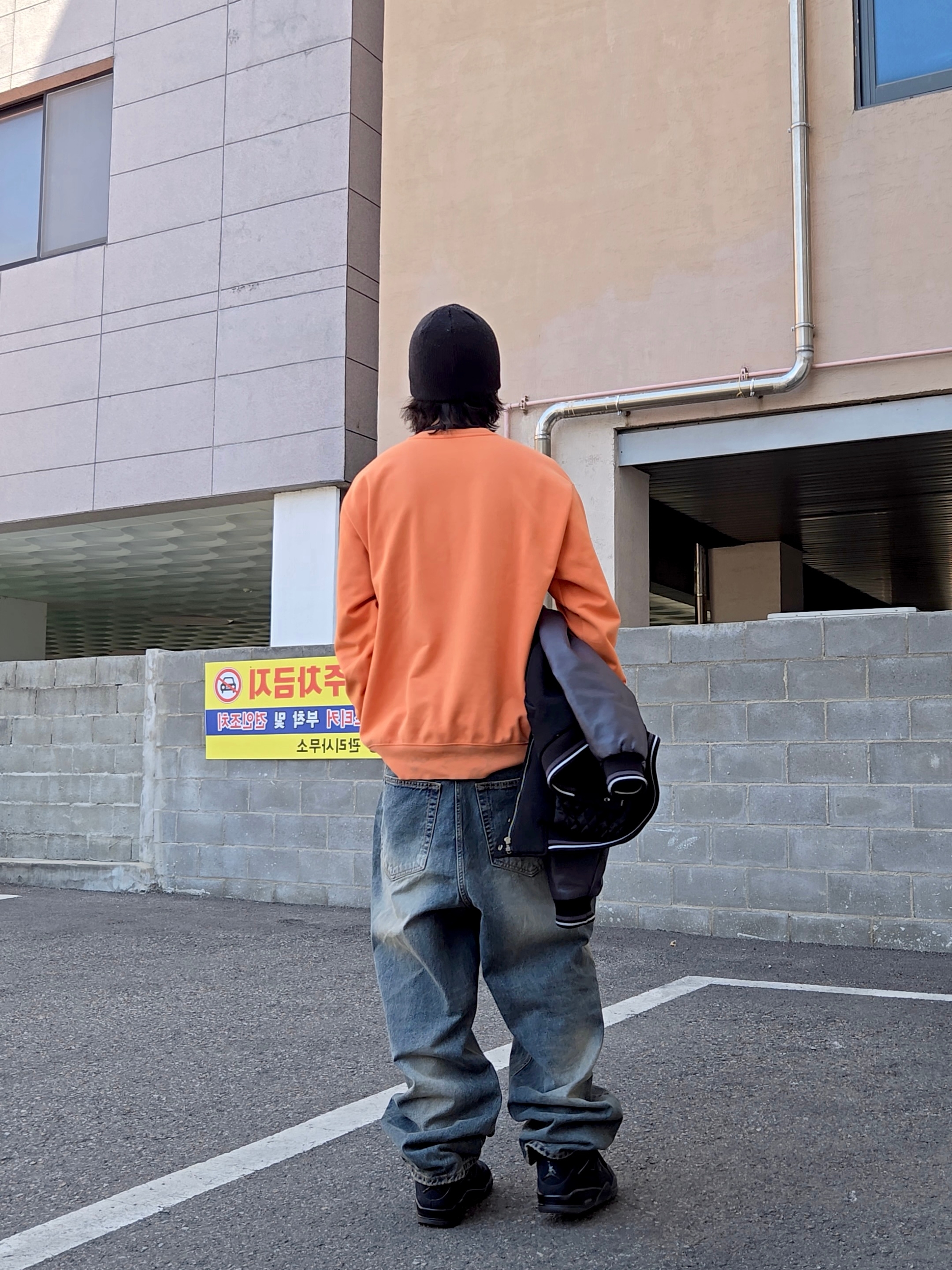 Jordan 4 Retro Black Cat 2020, Undermycar Mu.26 Anti Fxxking Logo Play Brush Washed Wide Jeans Oil Blue 착용 스타일 - 2