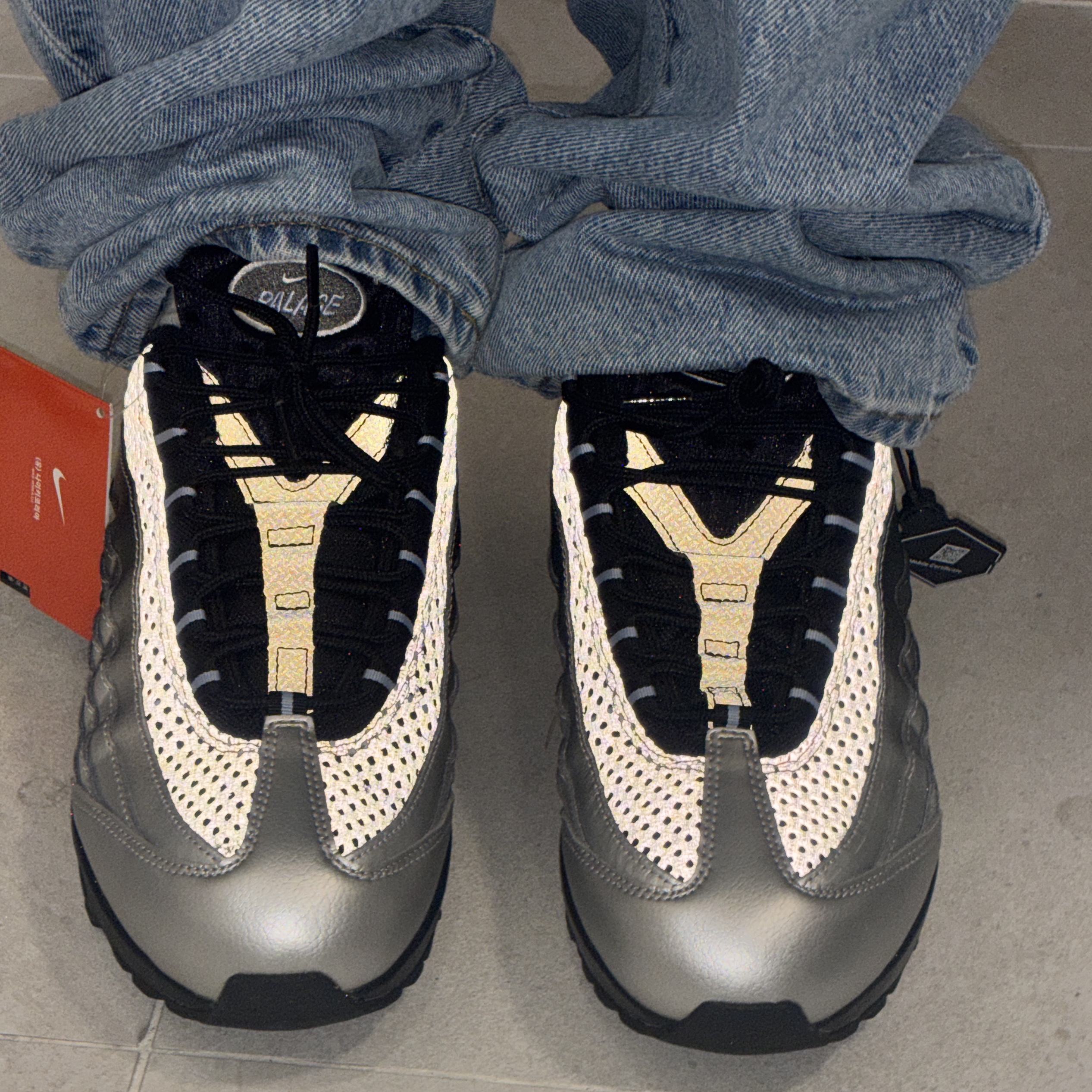 Nike x Palace Air Max 95 Metallic Silver Aluminum 착용 스타일 - 2