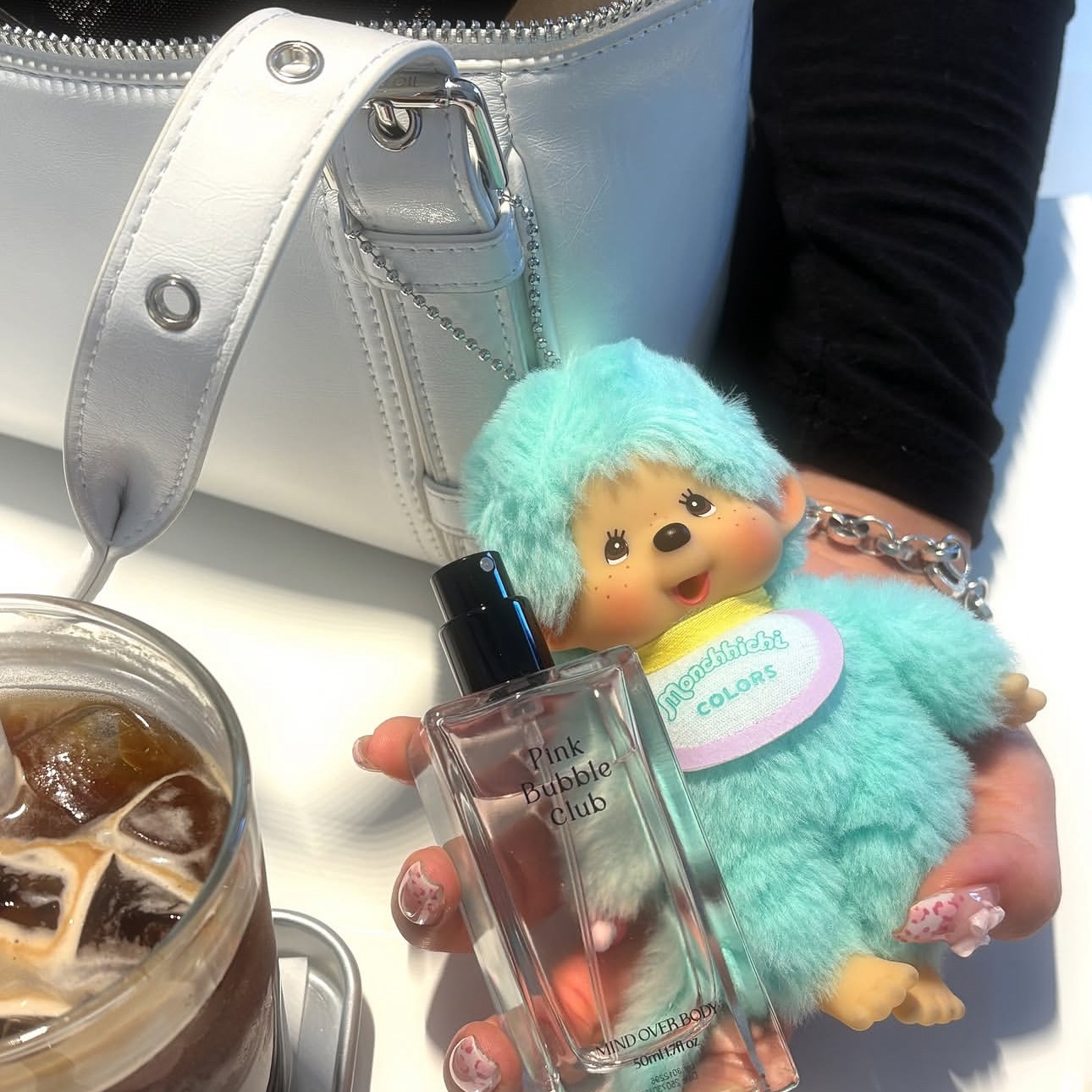 MIND OVER BODY pink bubble club 착용 스타일