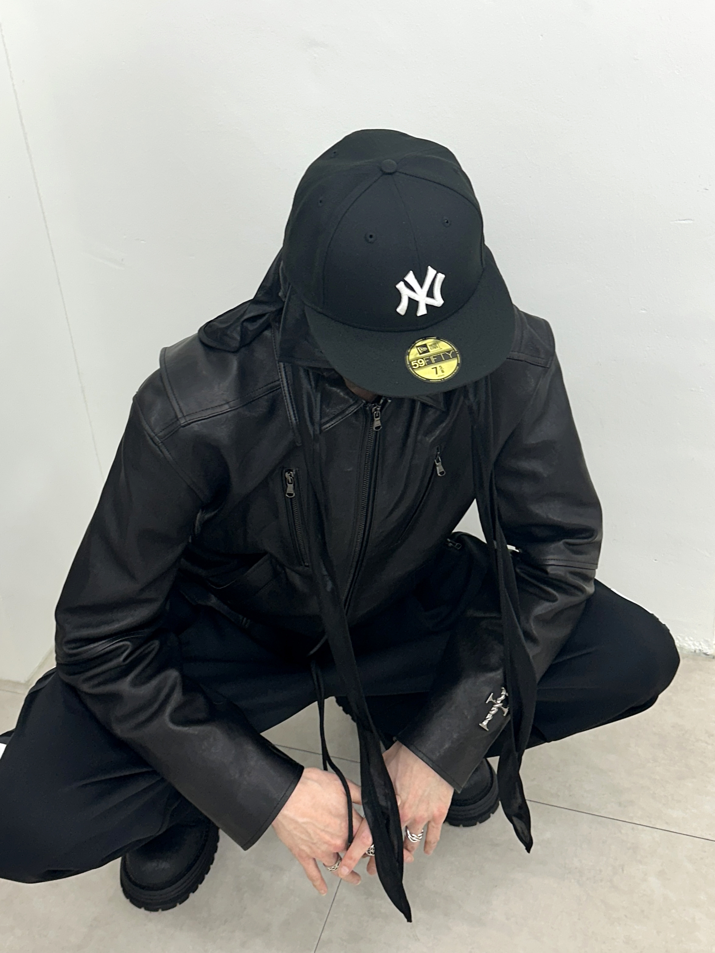 New Era MLB New York Yankees Basic 59Fifty Fitted Cap Black White 착용 스타일 - 4