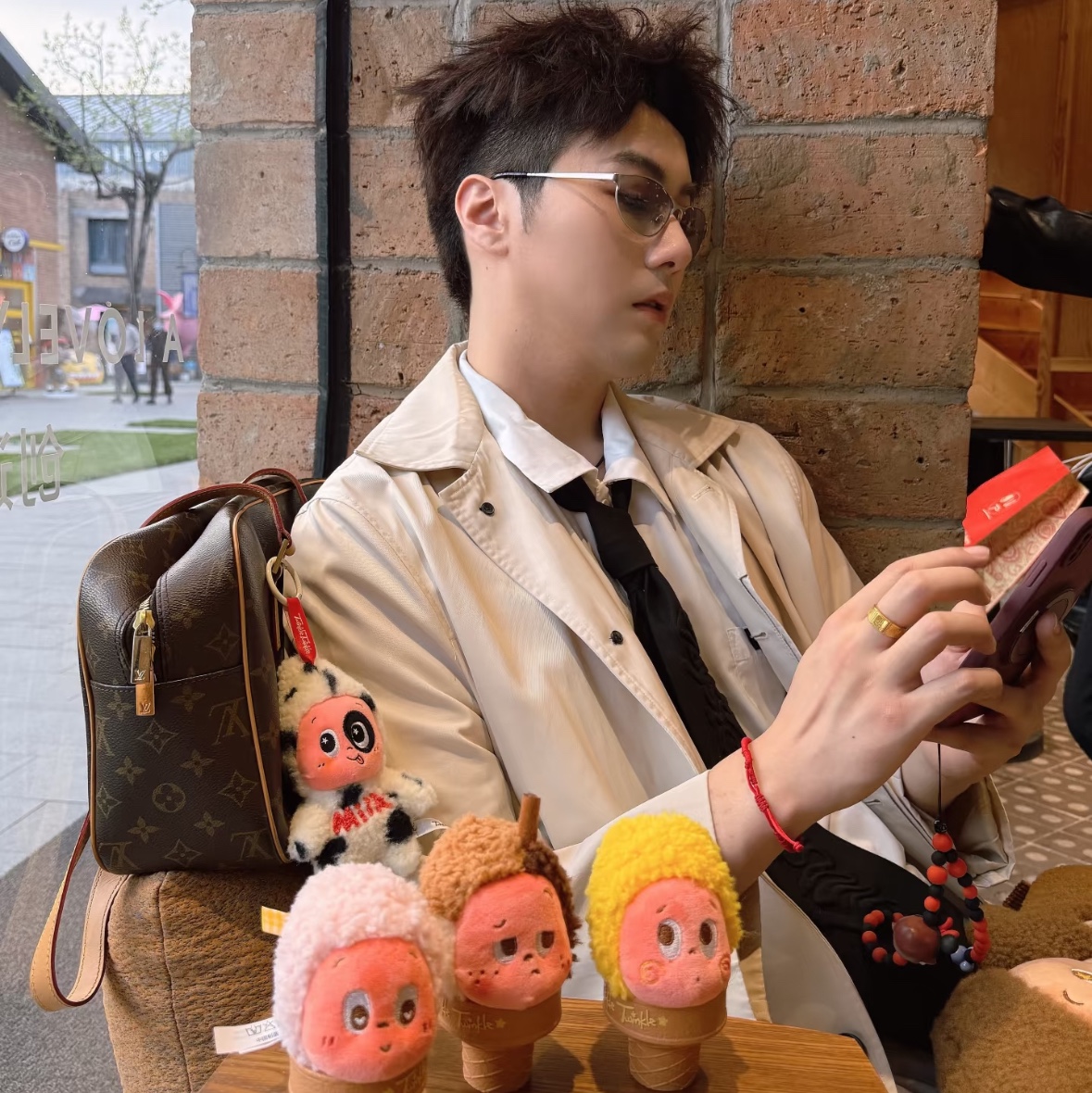 Pop Mart Moon Gelato Series Ice Cream Plush Pendant Overseas Ver. Unicorn Gelato (Opened Case), Pop Mart Moon Gelato Series Ice Cream Plush Pendant Overseas Ver. Strawberry Guava Gelato (Opened Case) 착용 스타일