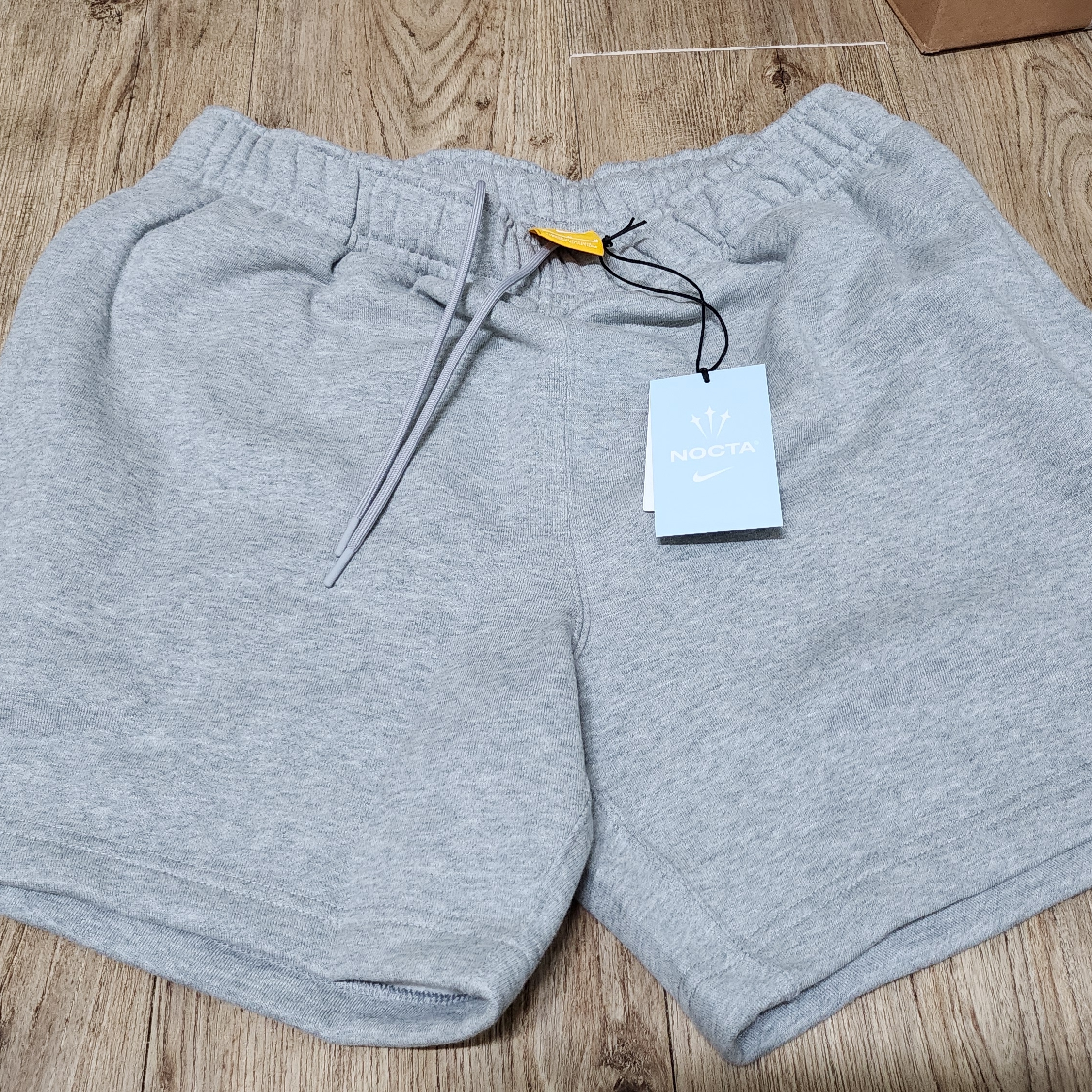 Nike x Drake Nocta Cardinal Fleece Shorts Dark Grey Heather - Asia 착용 스타일 - 1