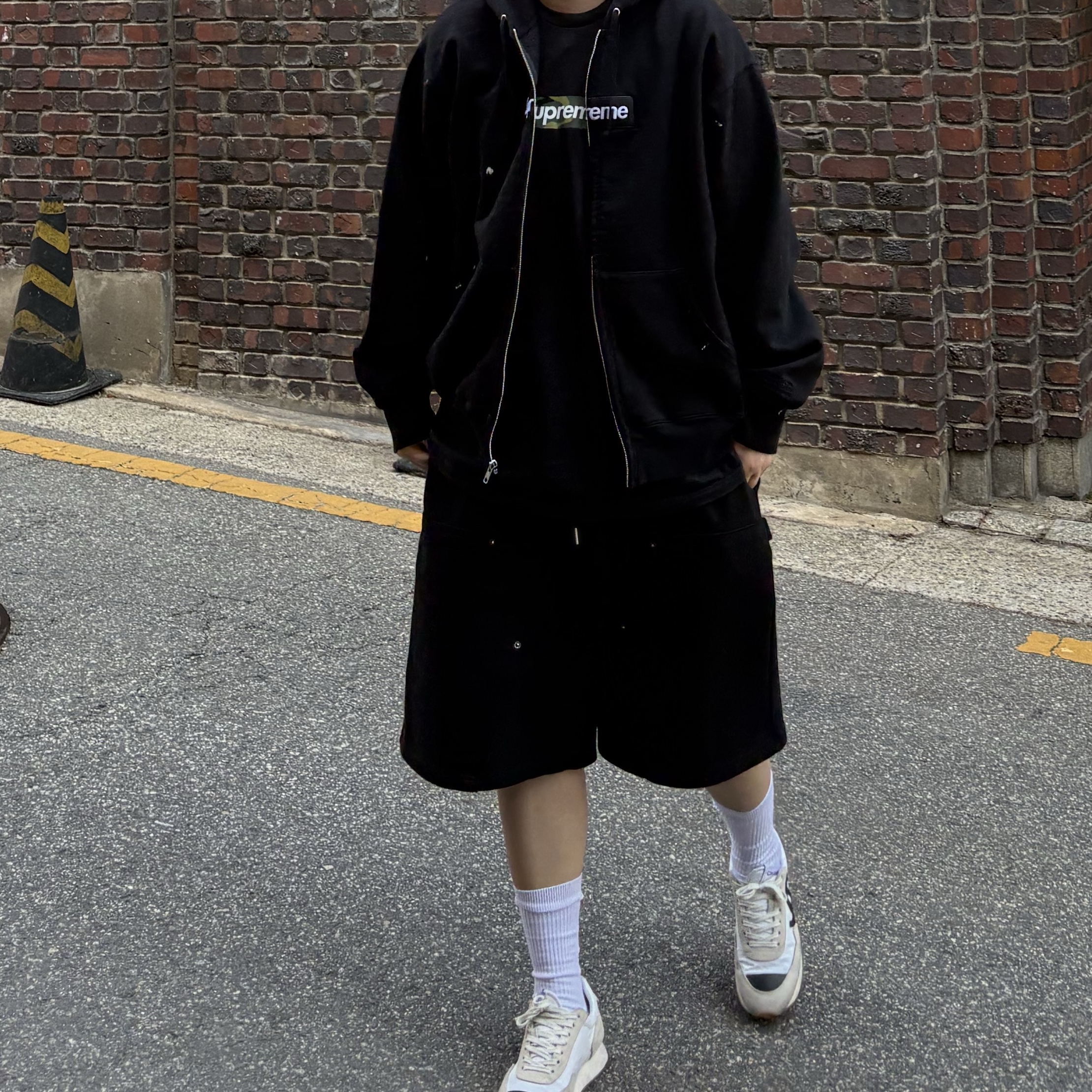 Supreme x MM6 Maison Margiela Box Logo Zip Up Hooded Sweatshirt Black - 26SS, Supreme Box Logo T-Shirt Black - 23FW 착용 스타일