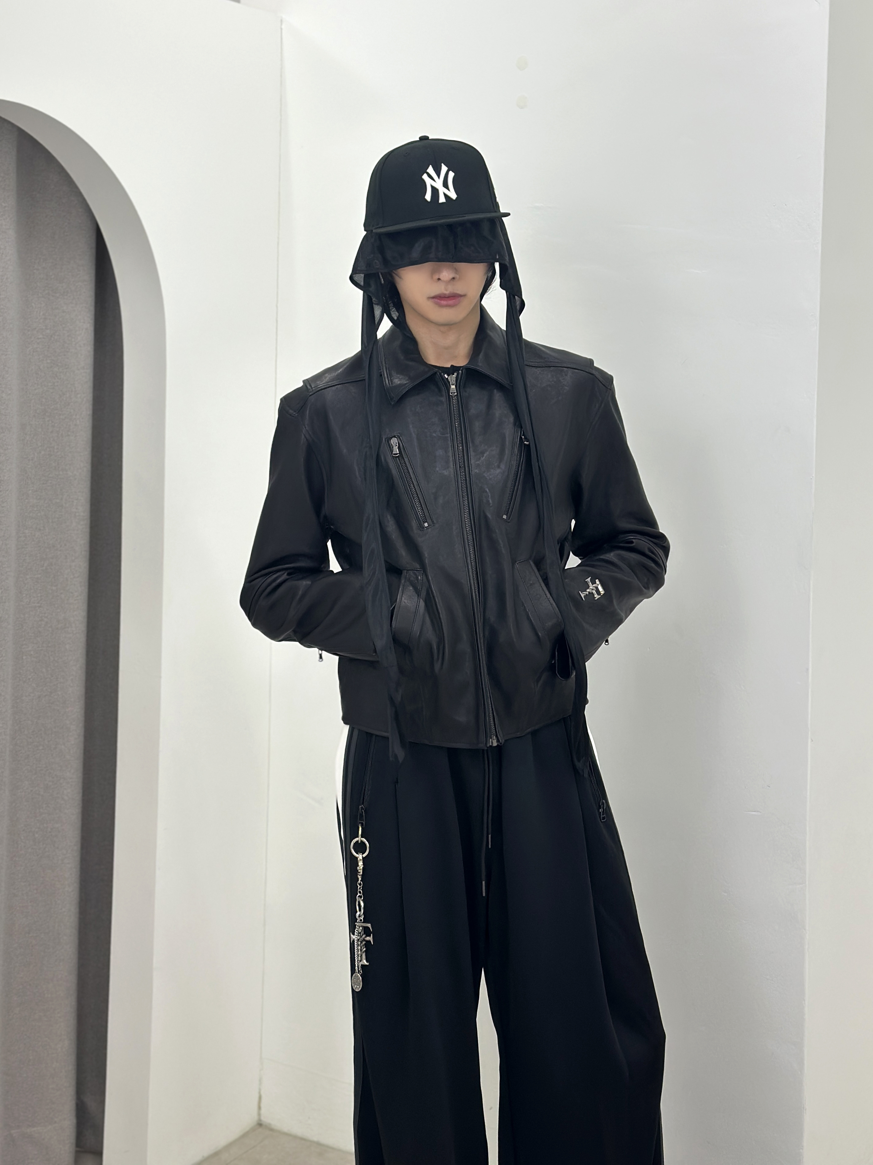 New Era MLB New York Yankees Basic 59Fifty Fitted Cap Black White 착용 스타일 - 3