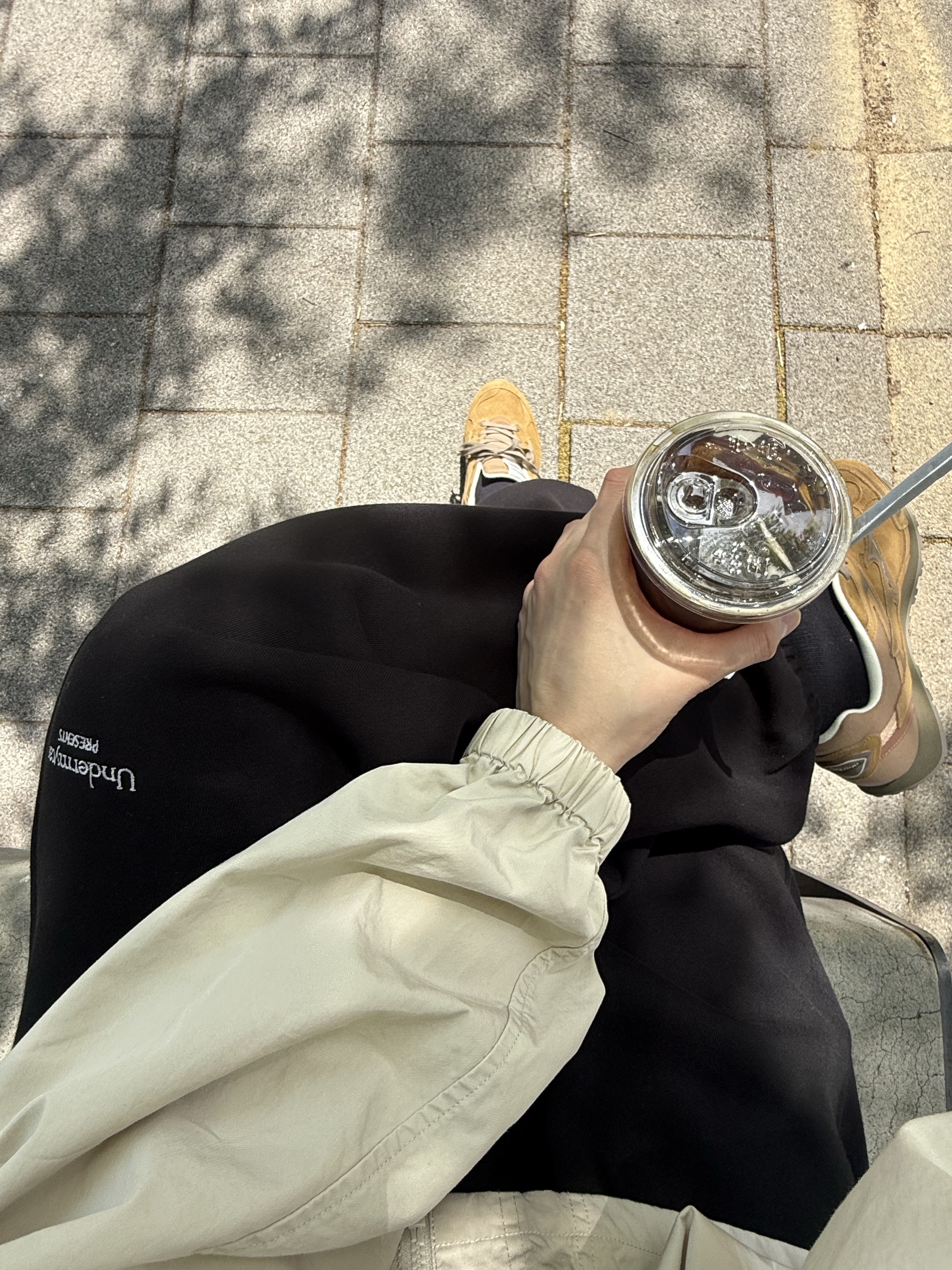Undermycar Mu.03 Anti Fxxking Logo Play Oversized Sweat Jogger Black, Mizuno LG 60S 2K Brown 착용 스타일 - 5